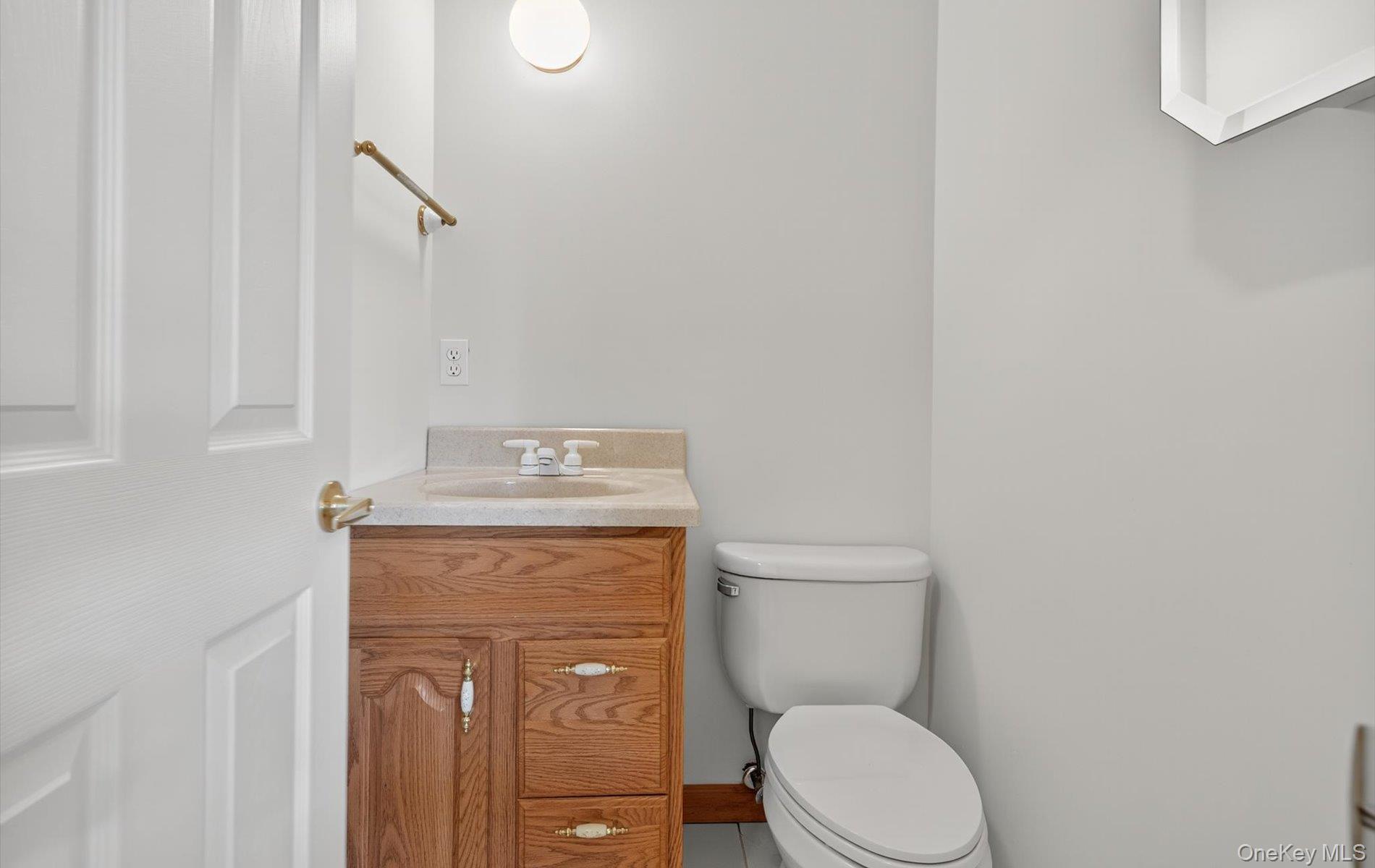 36 Hemlock Lane, Bay Shore, NY 11706