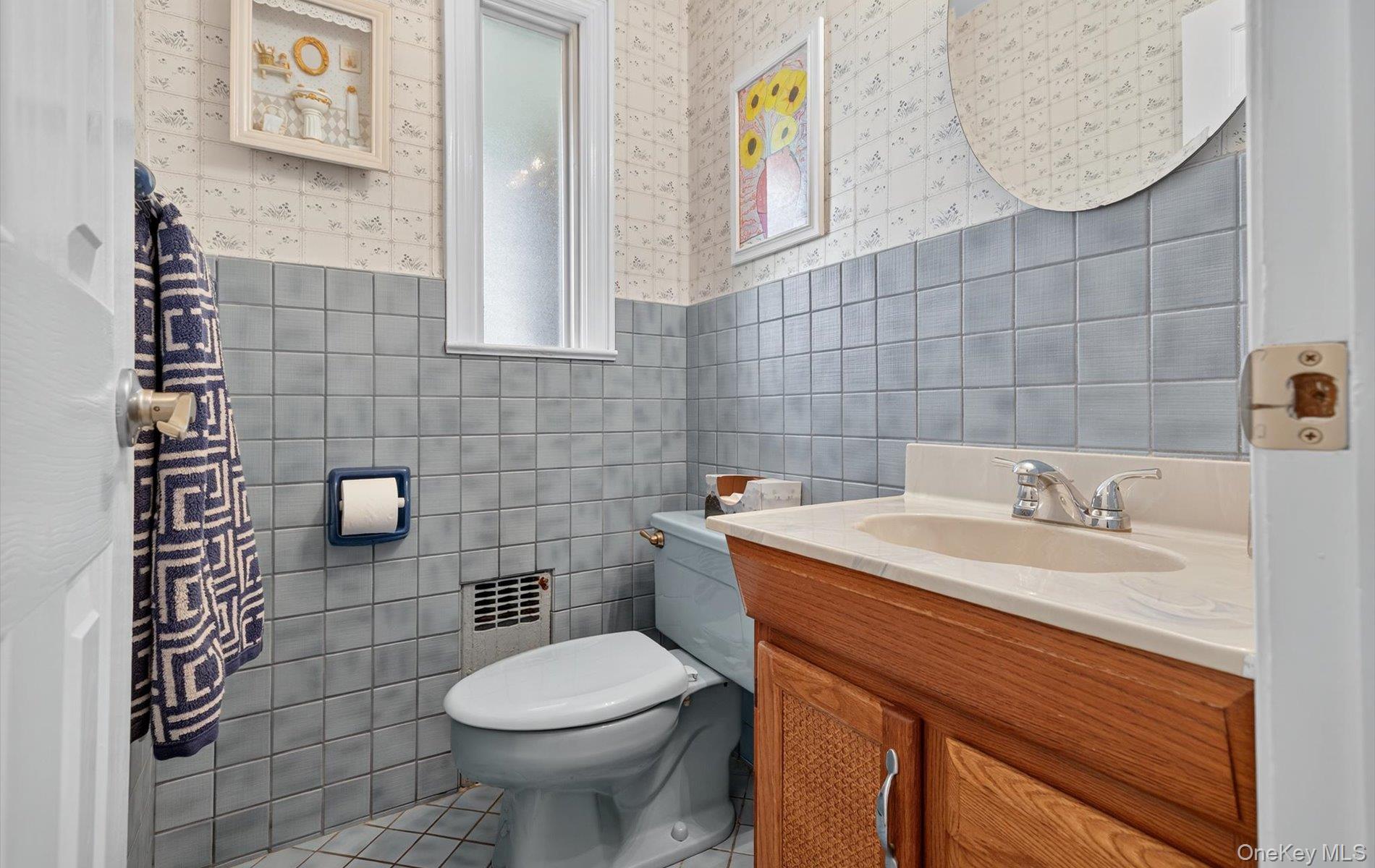 36 Hemlock Lane, Bay Shore, NY 11706