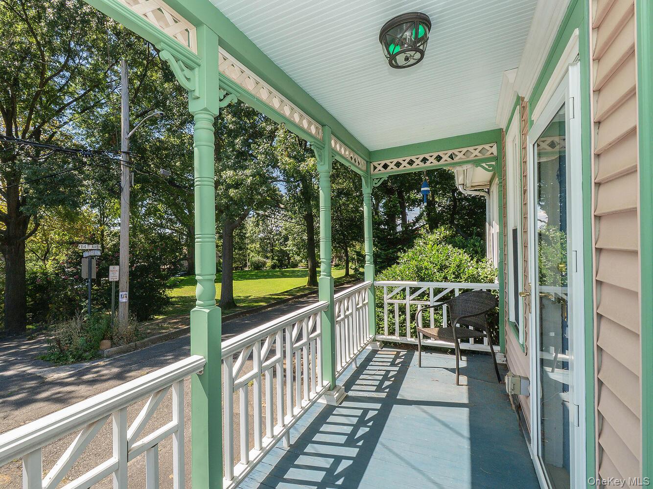 182 14th Avenue, Sea Cliff, NY 11579