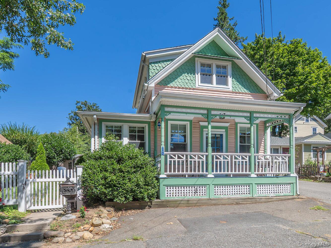 182 14th Avenue, Sea Cliff, NY 11579