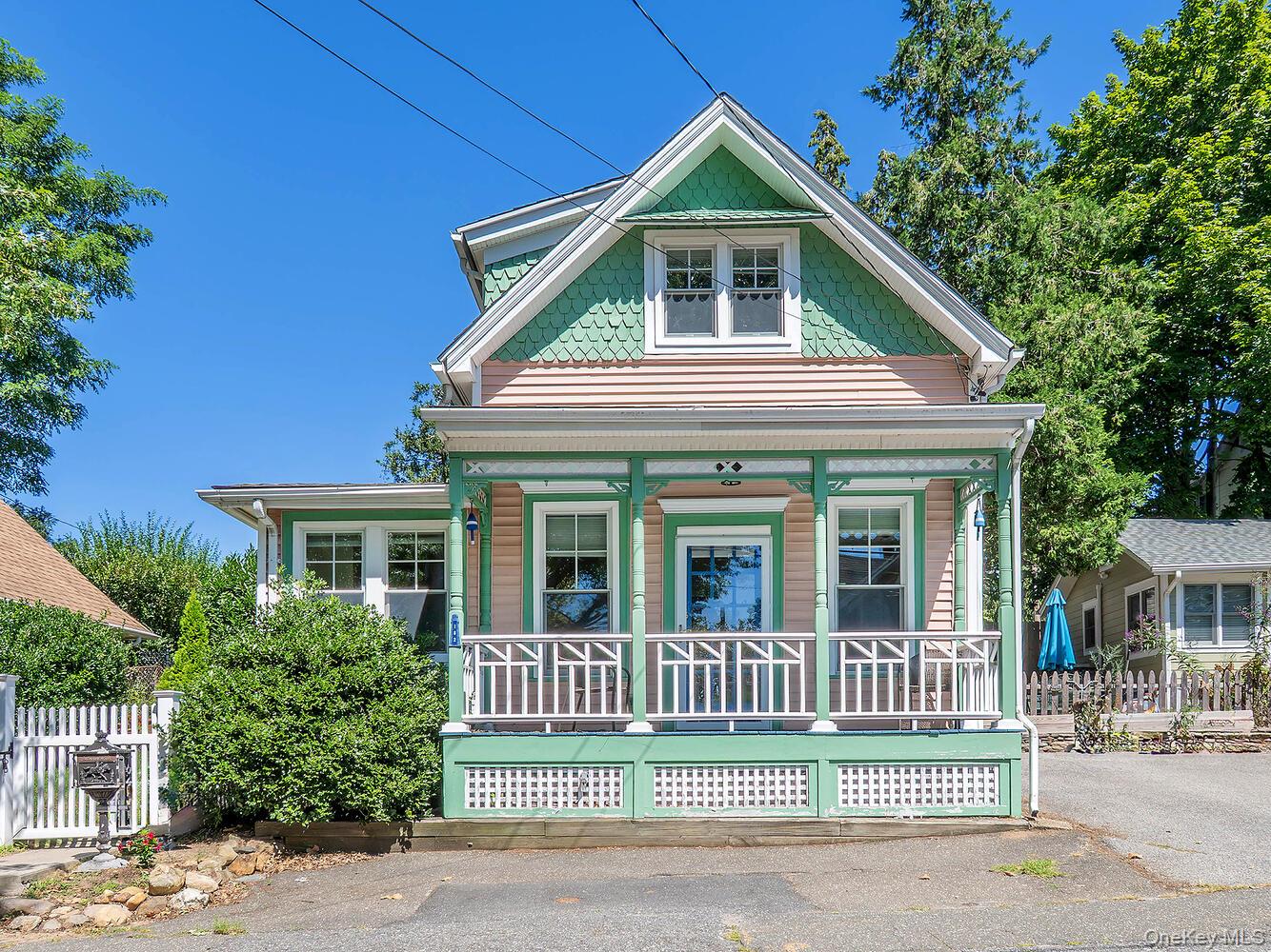 182 14th Avenue, Sea Cliff, NY 11579