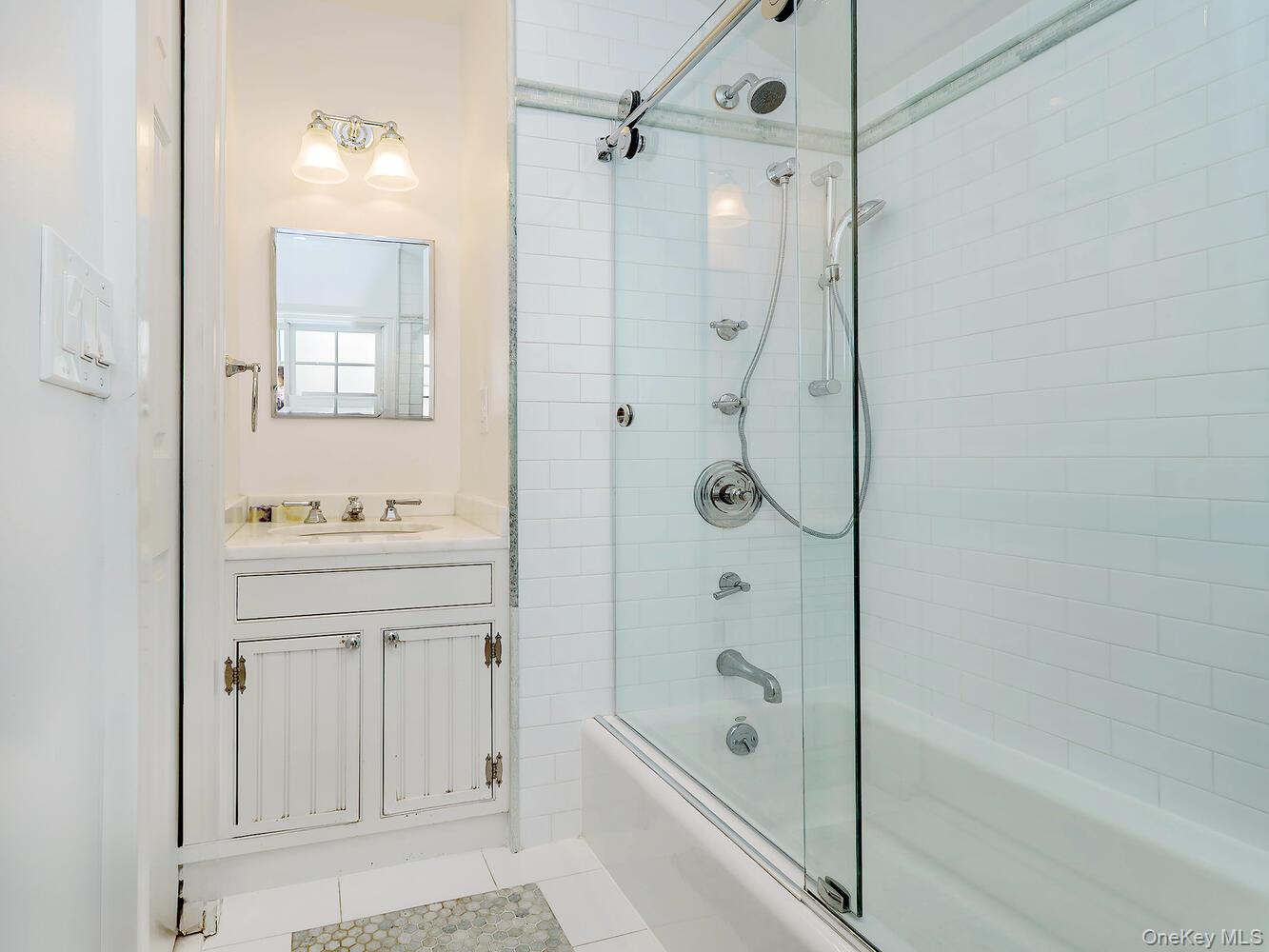 182 14th Avenue, Sea Cliff, NY 11579