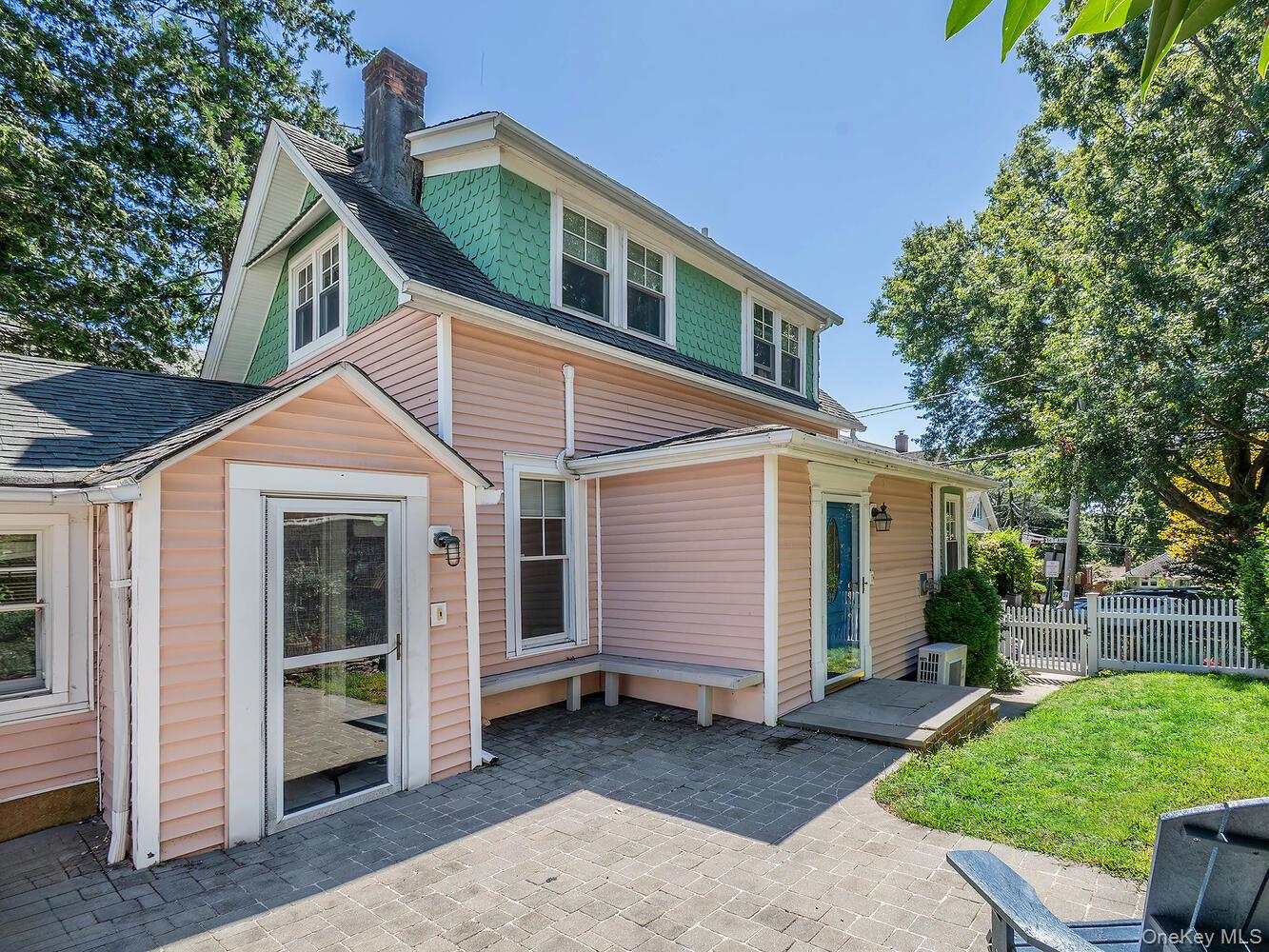 182 14th Avenue, Sea Cliff, NY 11579