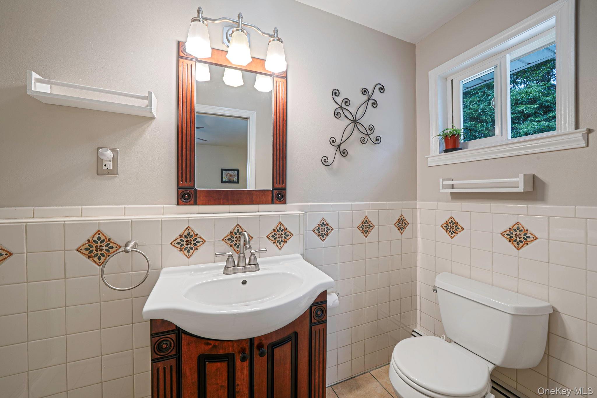 19 Edmarc Court, Oakdale, NY 11769