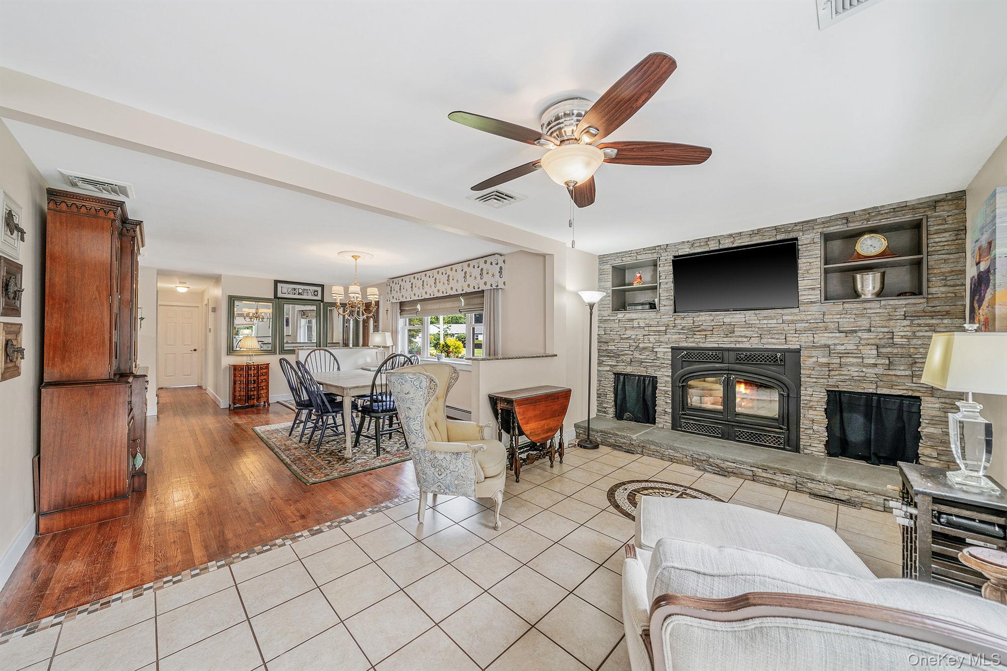 19 Edmarc Court, Oakdale, NY 11769