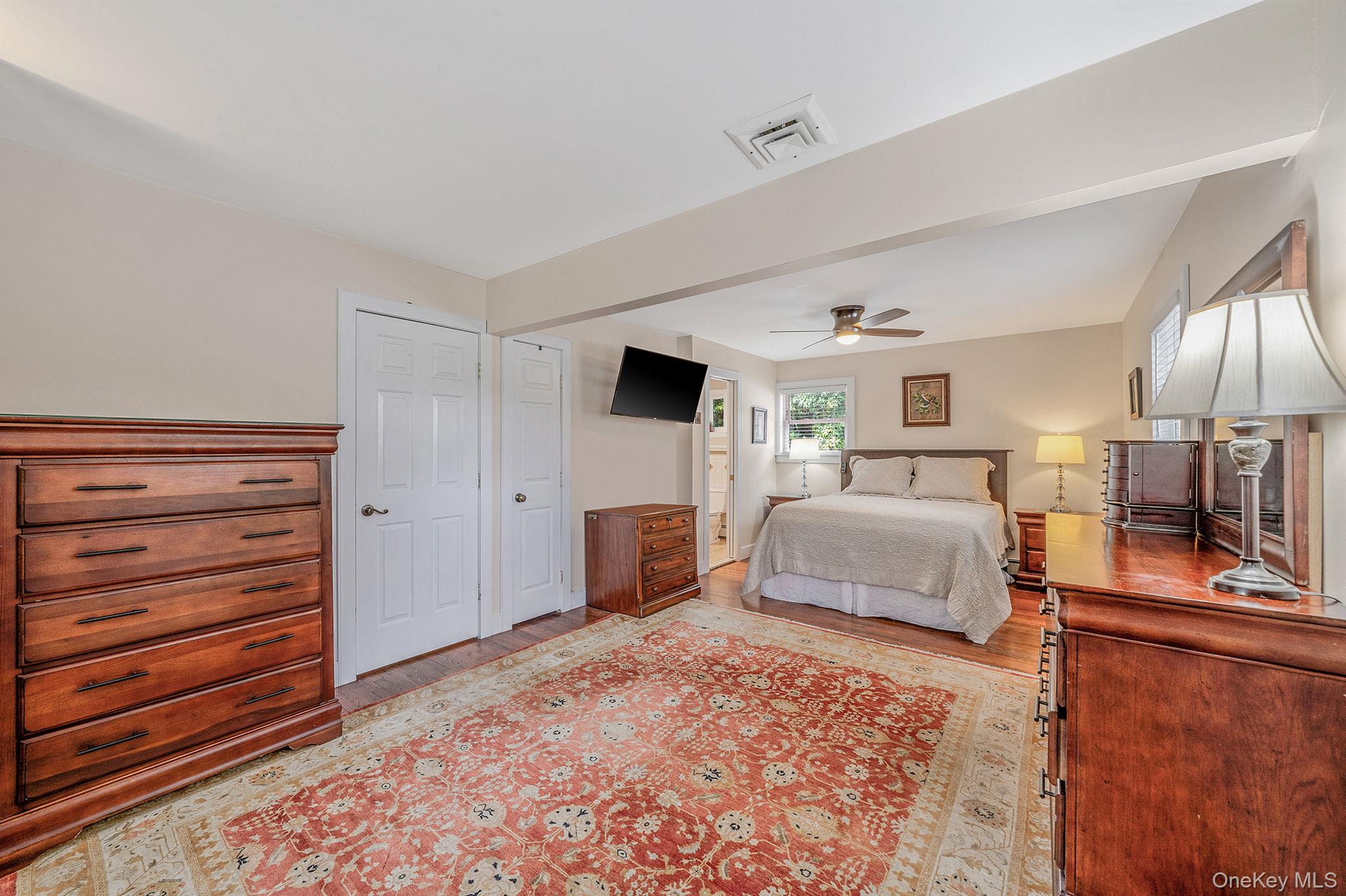 19 Edmarc Court, Oakdale, NY 11769