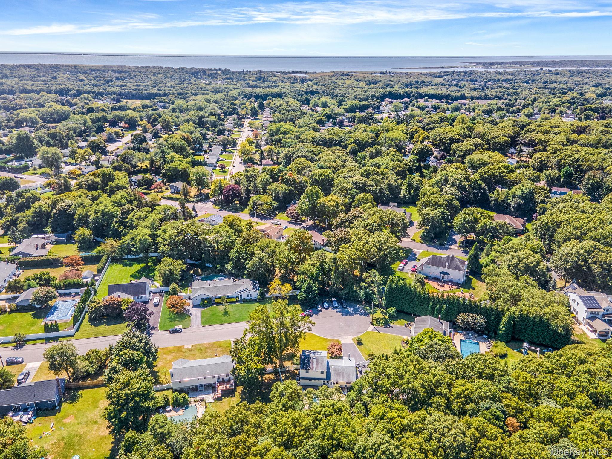 19 Edmarc Court, Oakdale, NY 11769