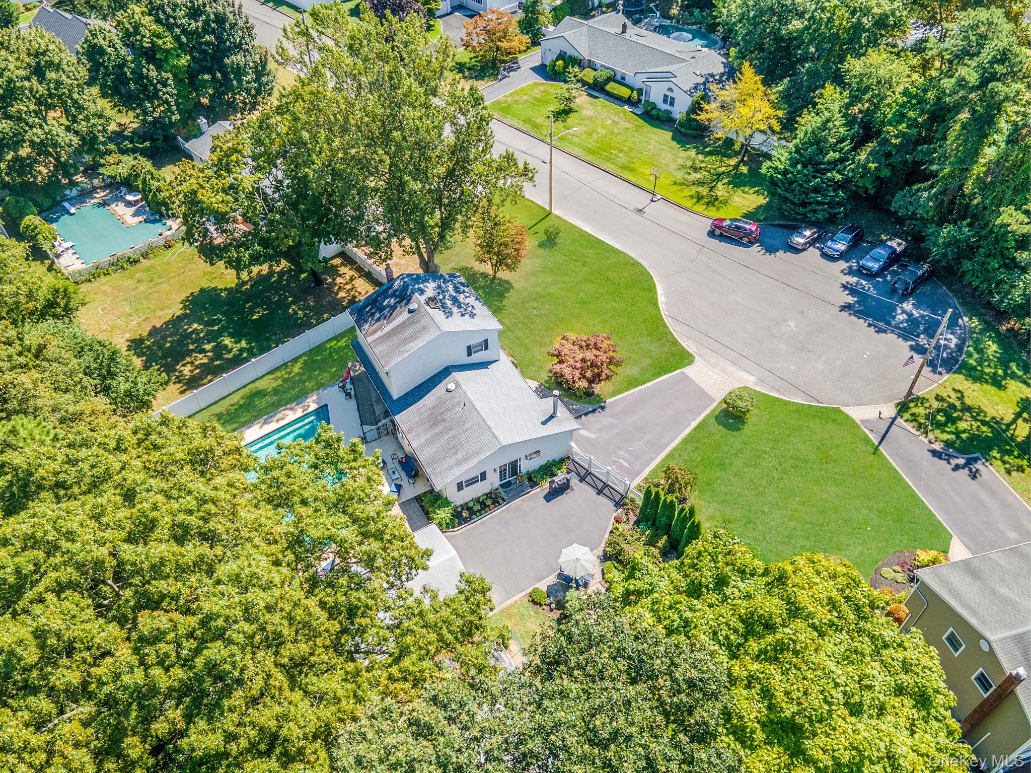 19 Edmarc Court, Oakdale, NY 11769