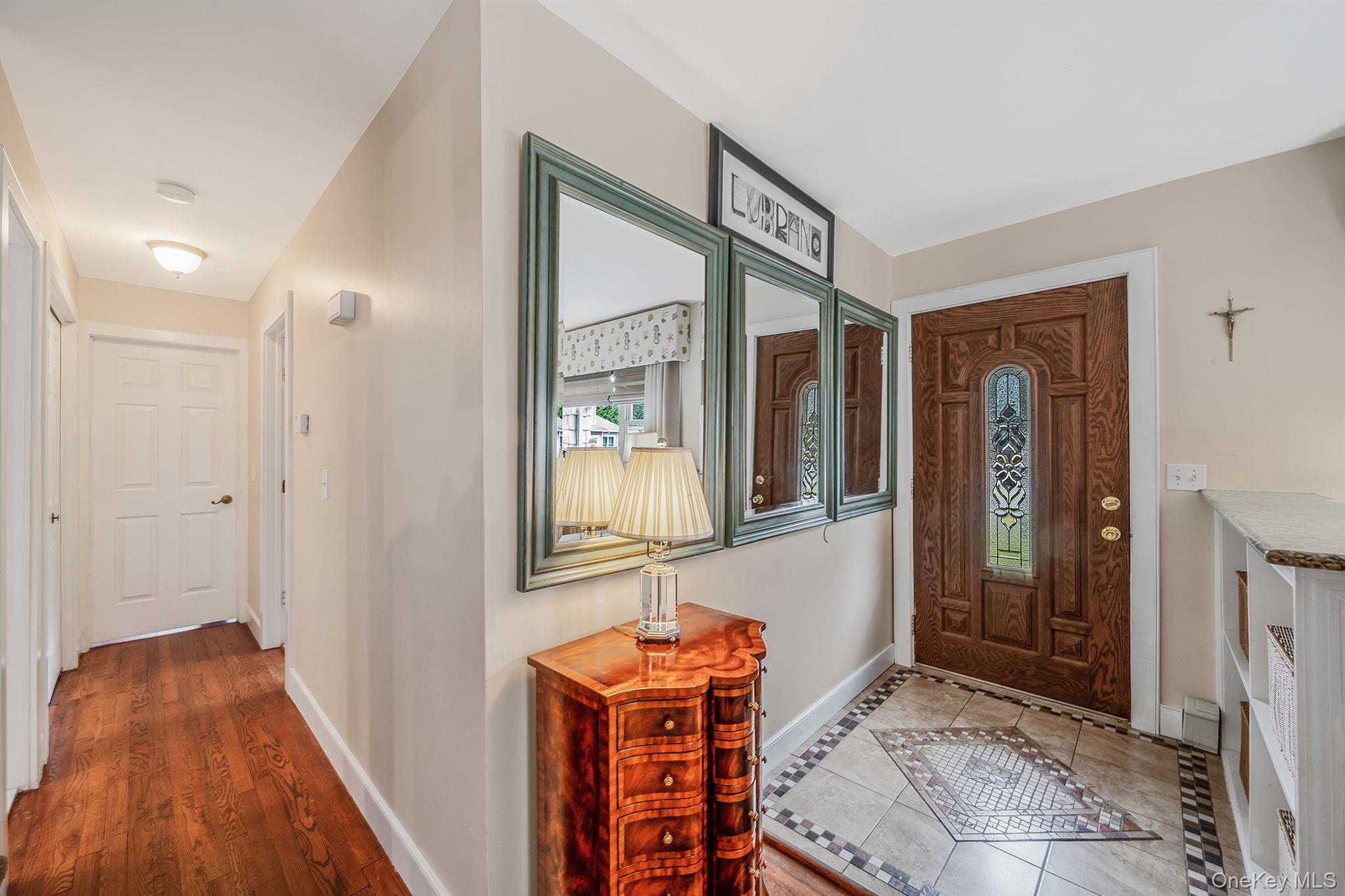 19 Edmarc Court, Oakdale, NY 11769