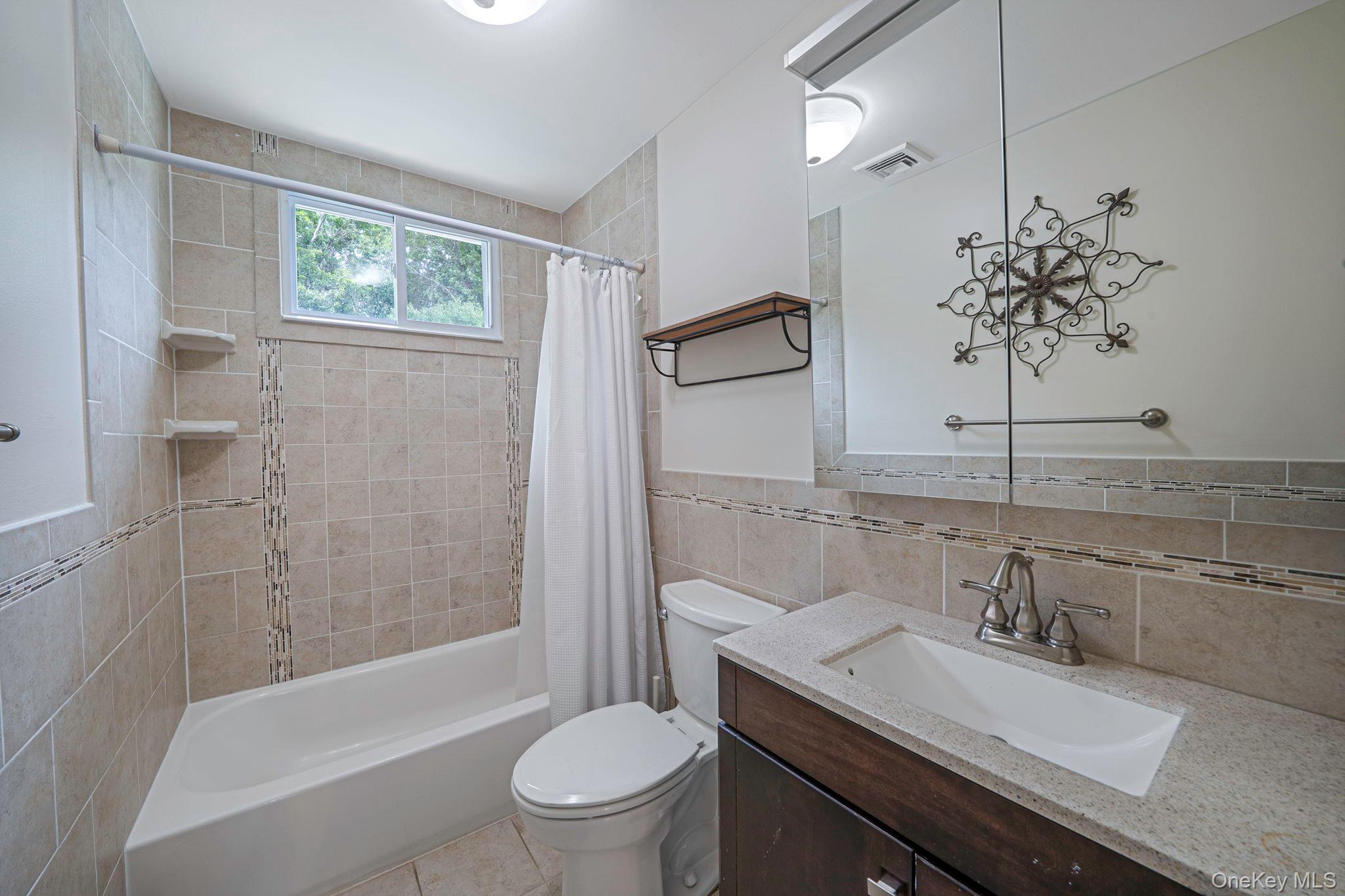 19 Edmarc Court, Oakdale, NY 11769