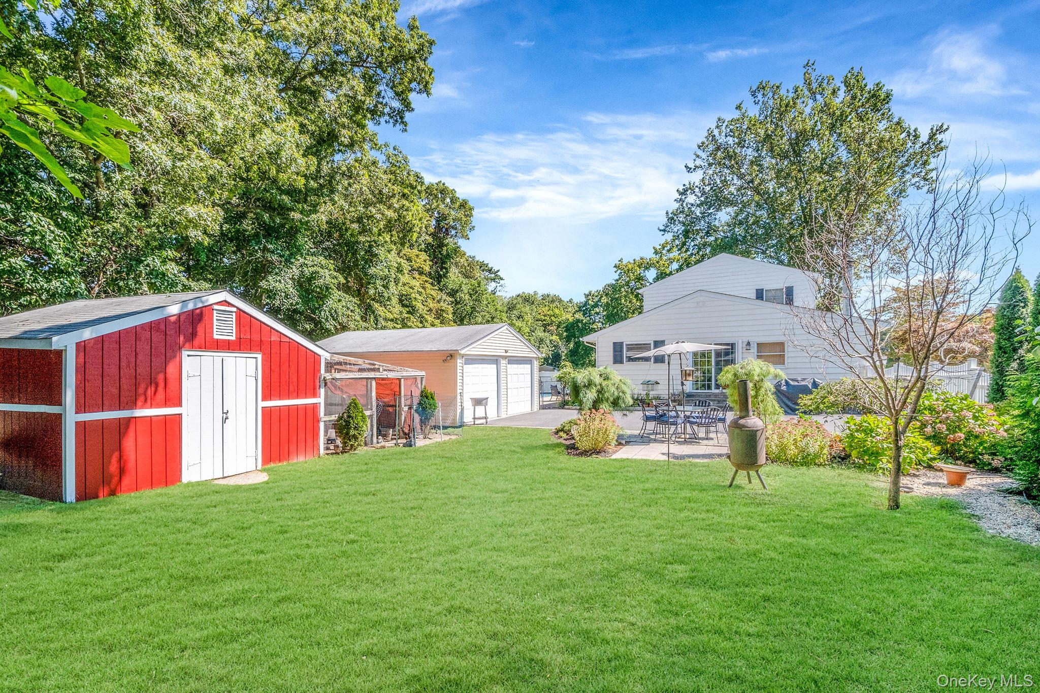 19 Edmarc Court, Oakdale, NY 11769