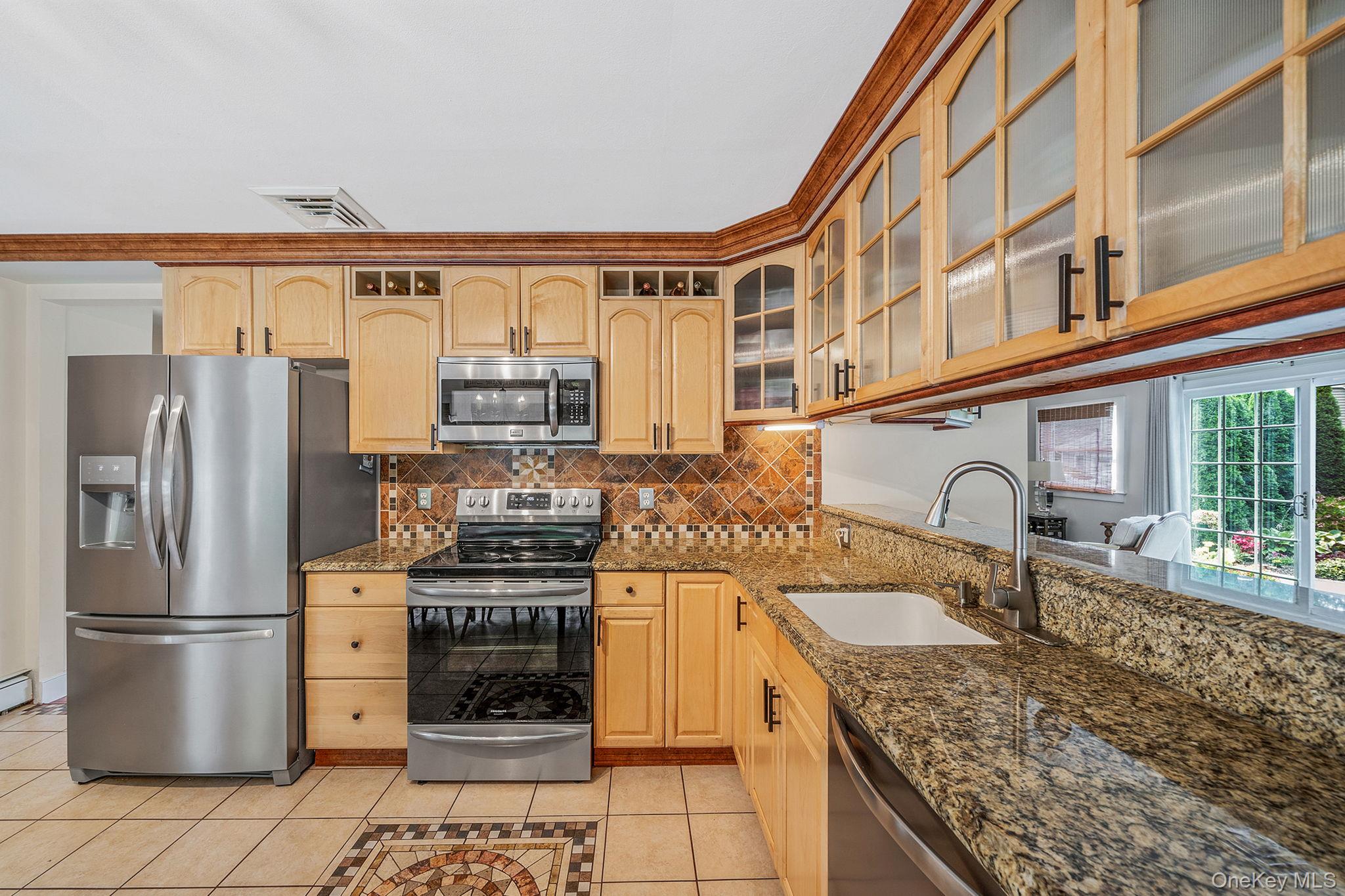 19 Edmarc Court, Oakdale, NY 11769