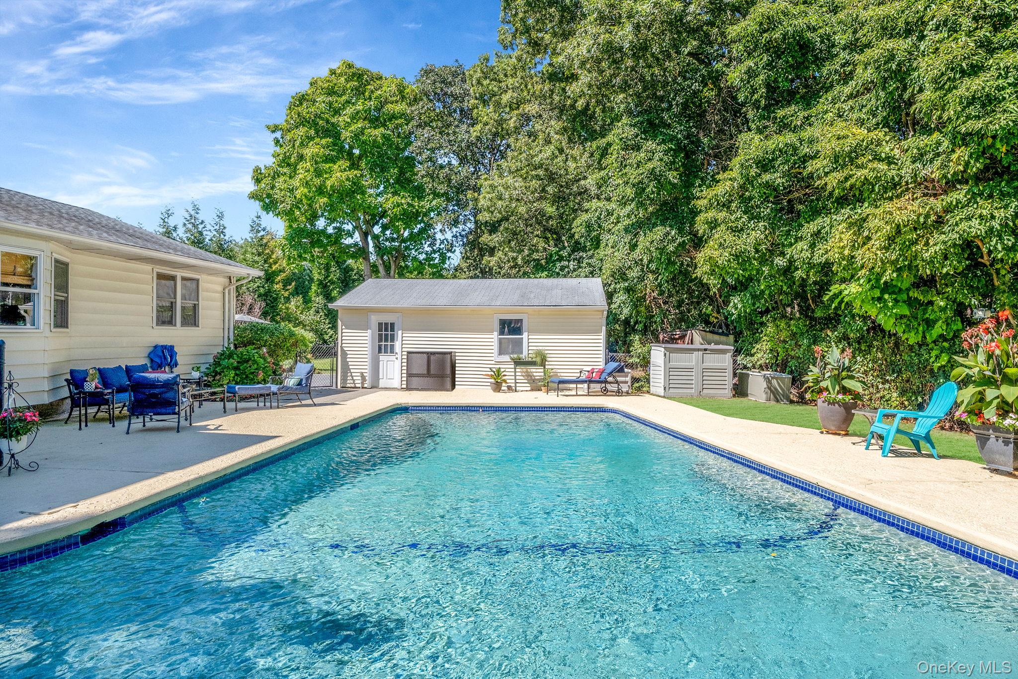 19 Edmarc Court, Oakdale, NY 11769