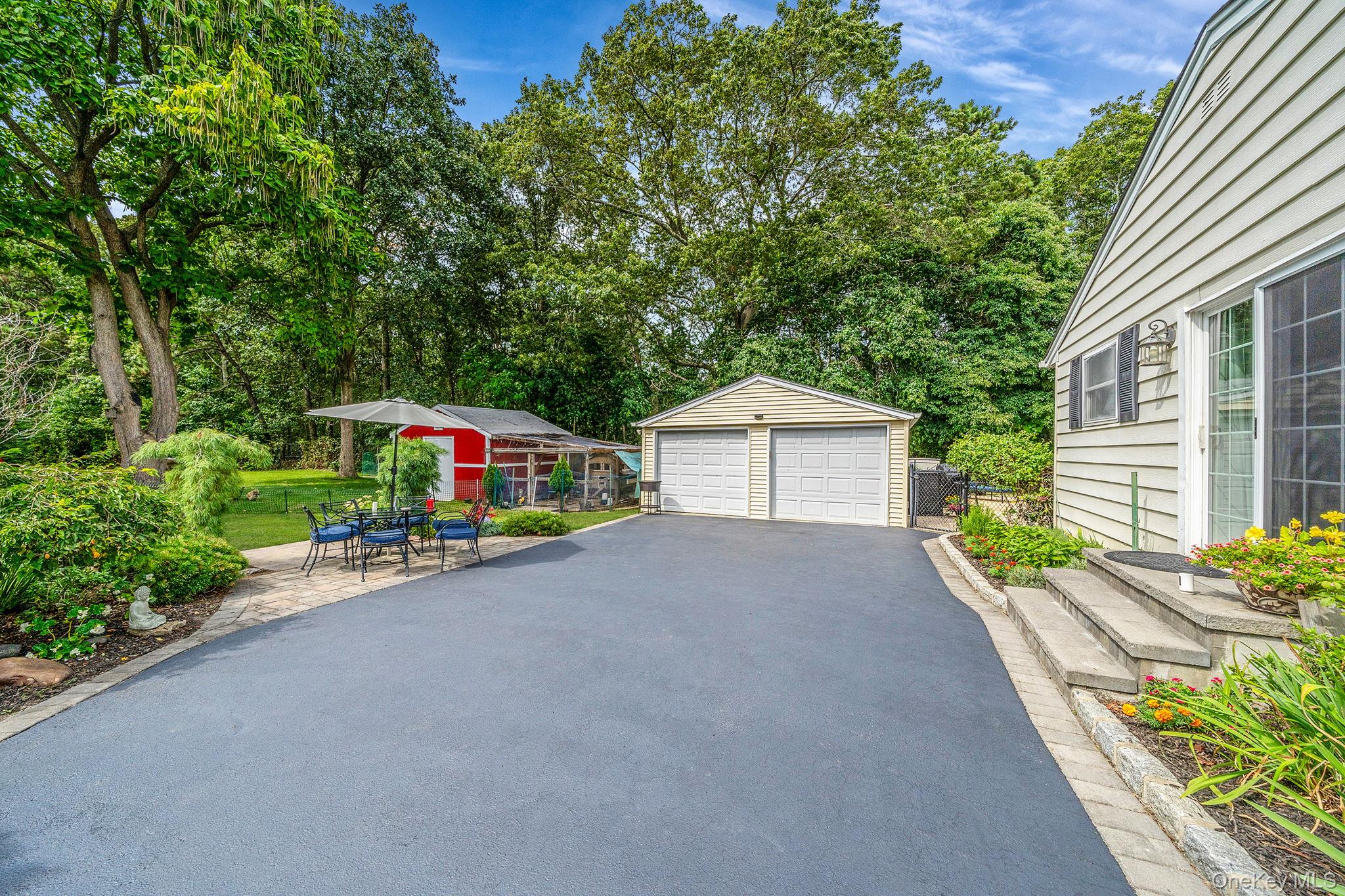 19 Edmarc Court, Oakdale, NY 11769