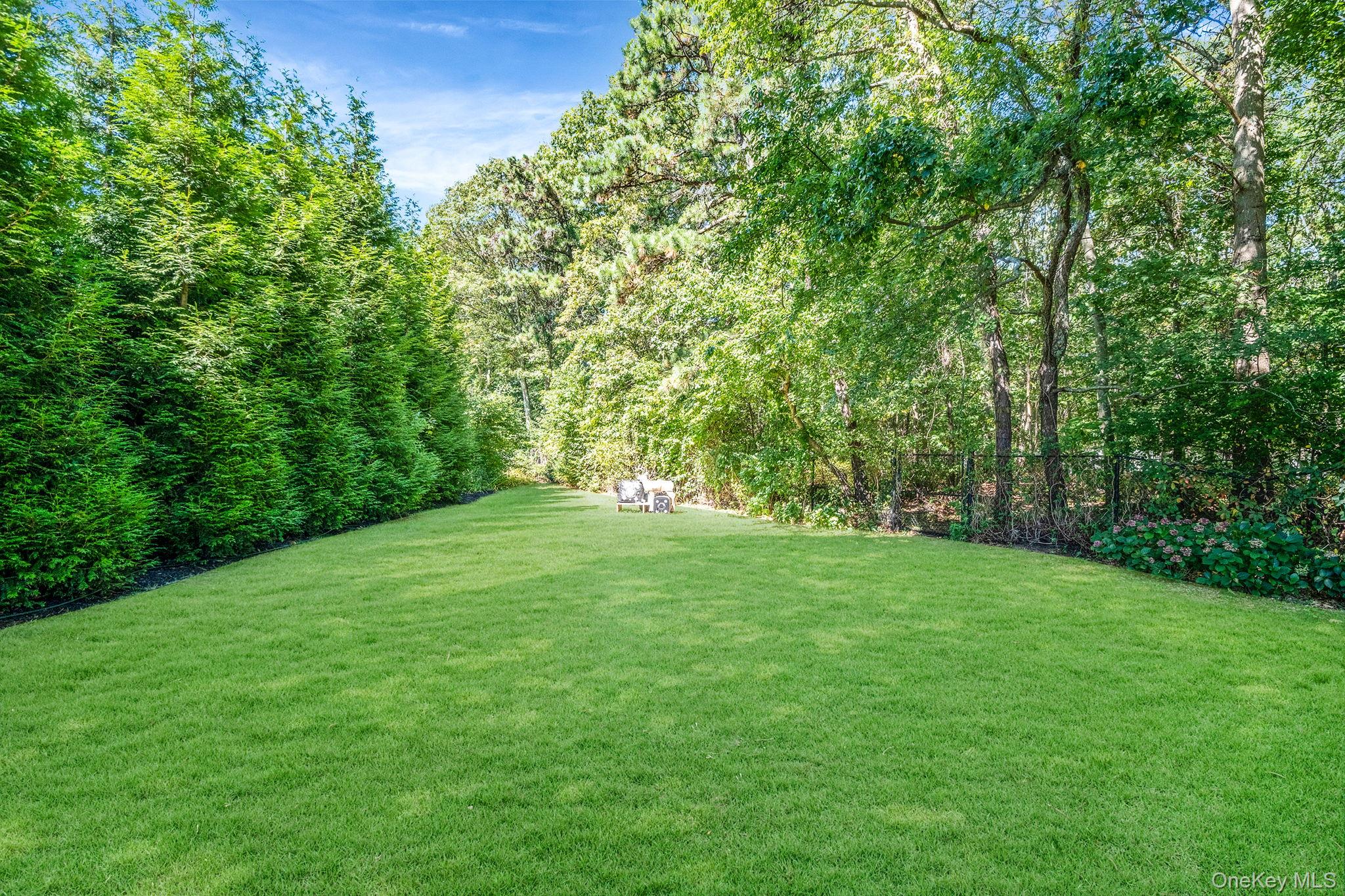 19 Edmarc Court, Oakdale, NY 11769