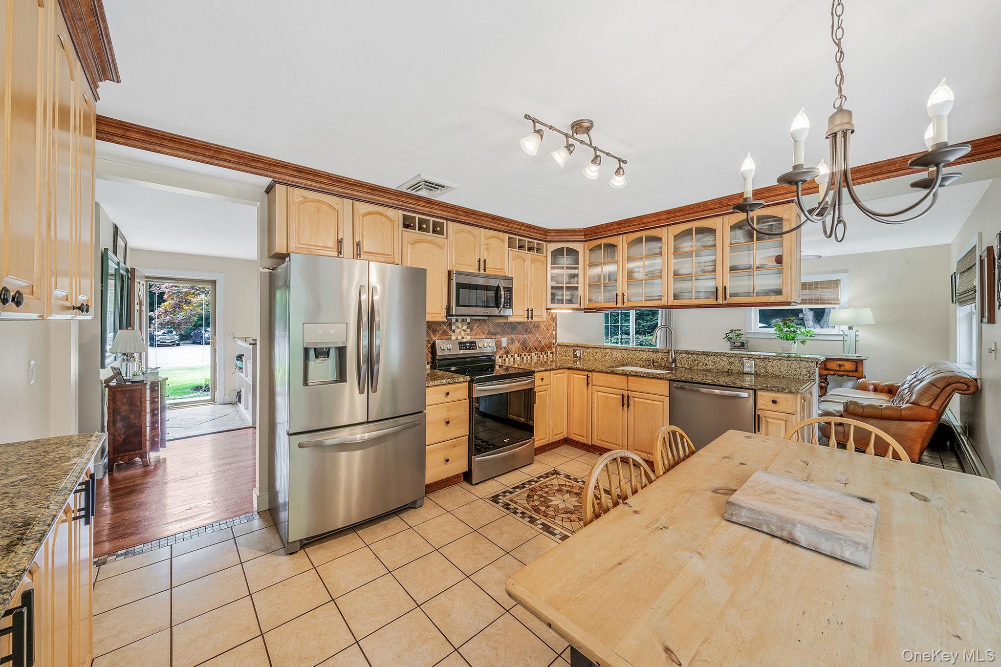 19 Edmarc Court, Oakdale, NY 11769