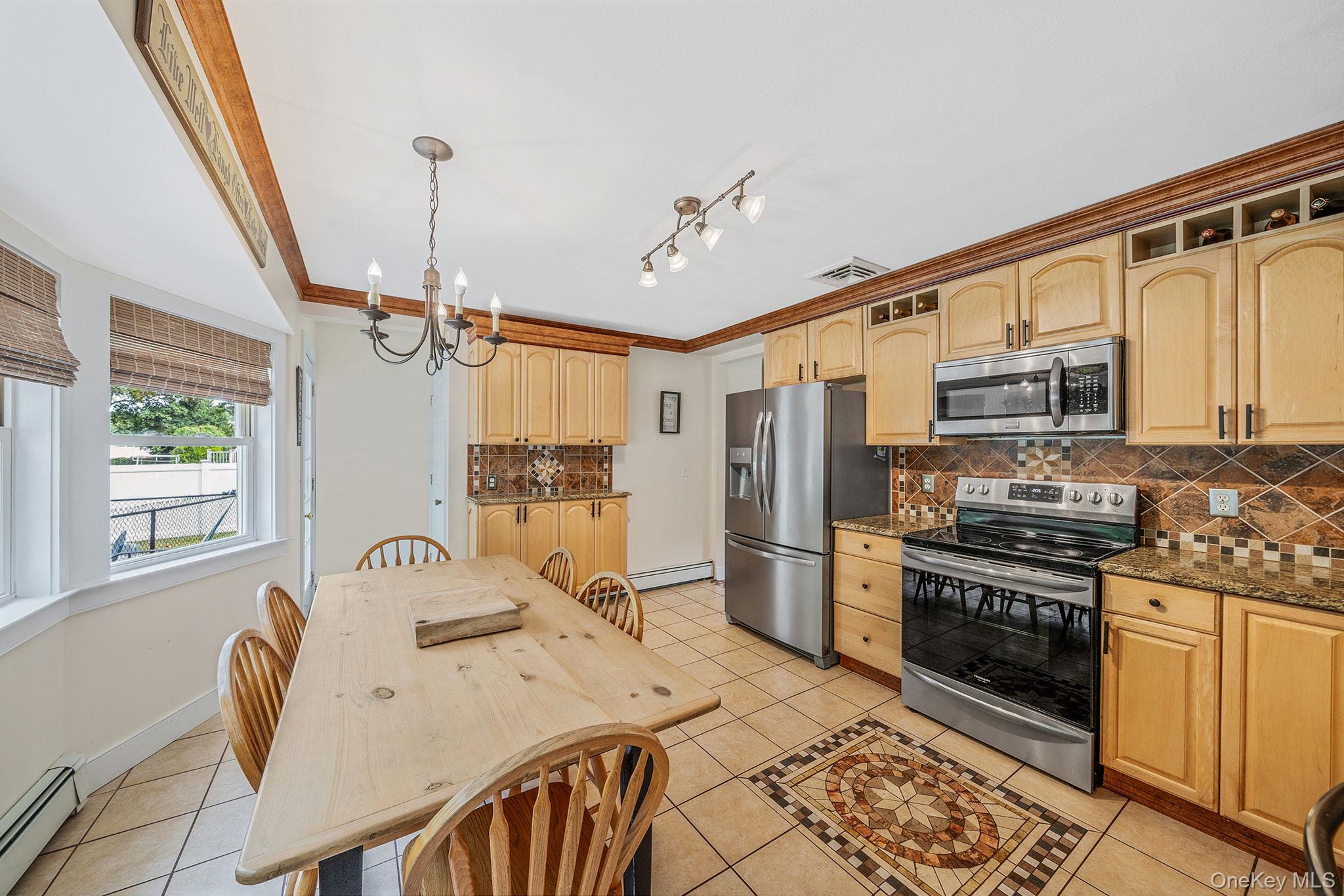 19 Edmarc Court, Oakdale, NY 11769