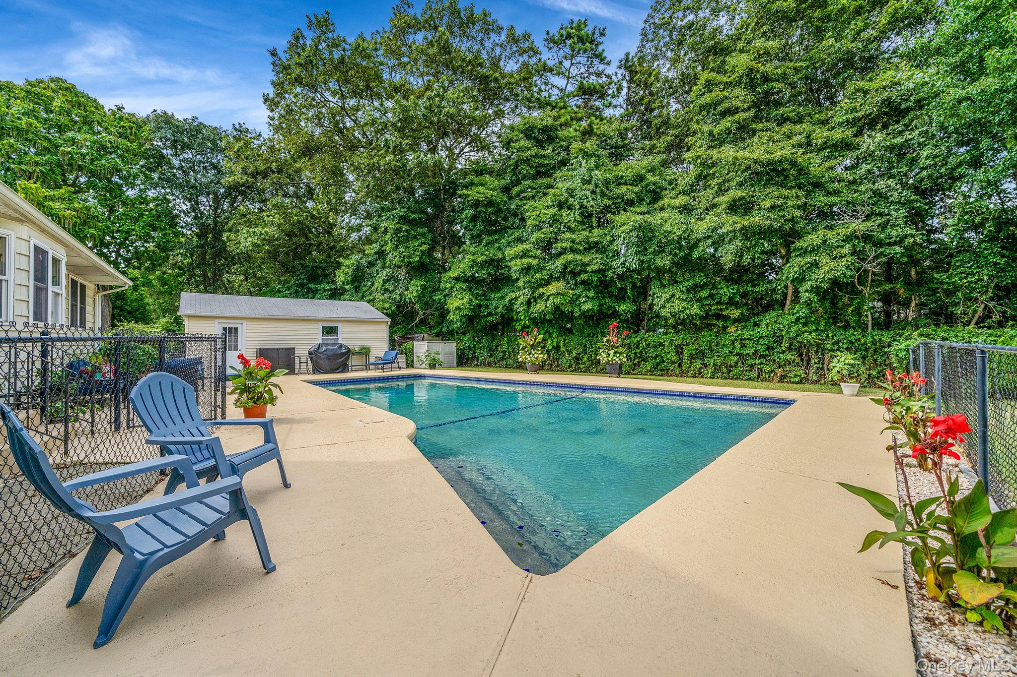 19 Edmarc Court, Oakdale, NY 11769