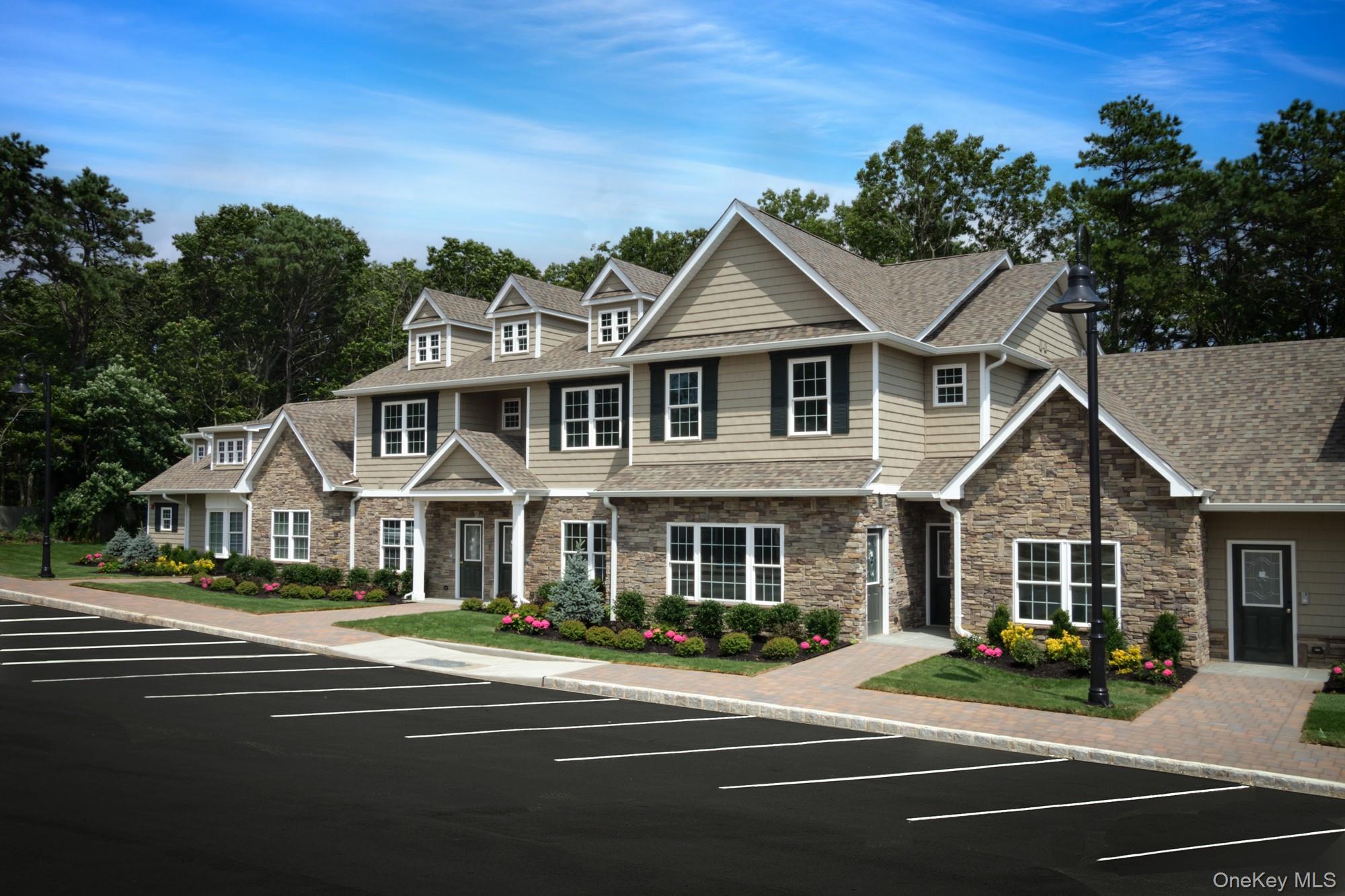 01 Sunlight Walk # 01, Holbrook, NY 11741