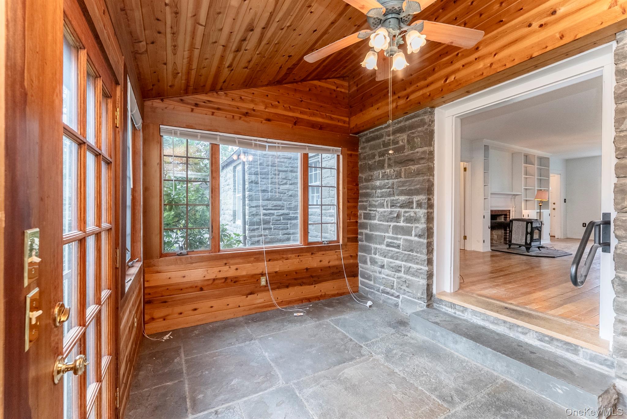 12 Zandhoek Road, Hurley, NY 12443