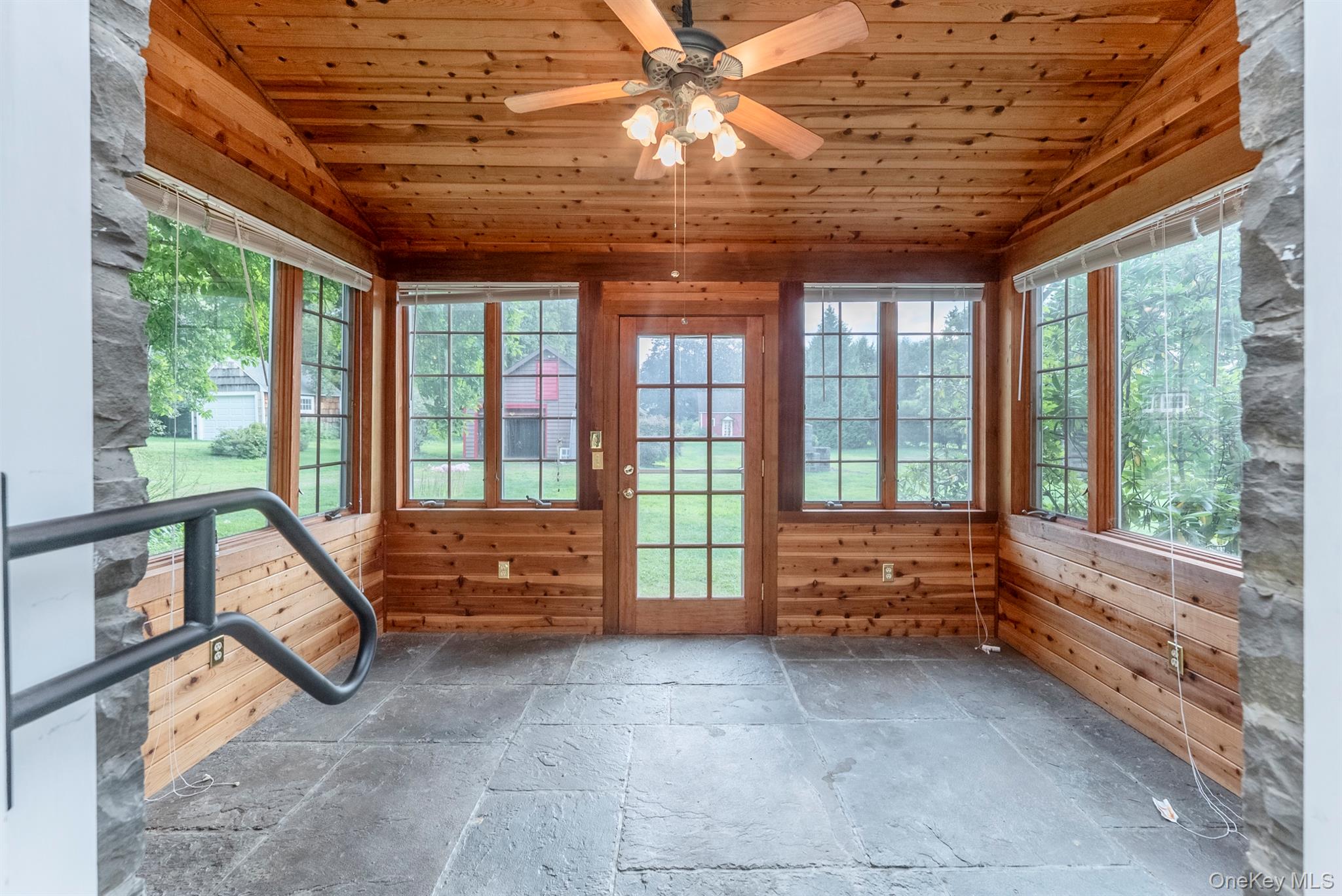 12 Zandhoek Road, Hurley, NY 12443