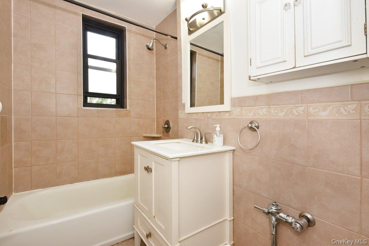 84-01 Main Street # 221, Briarwood, NY 11435