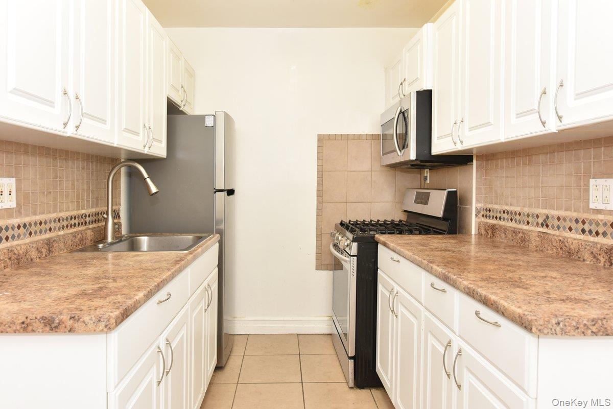 84-01 Main Street # 221, Briarwood, NY 11435