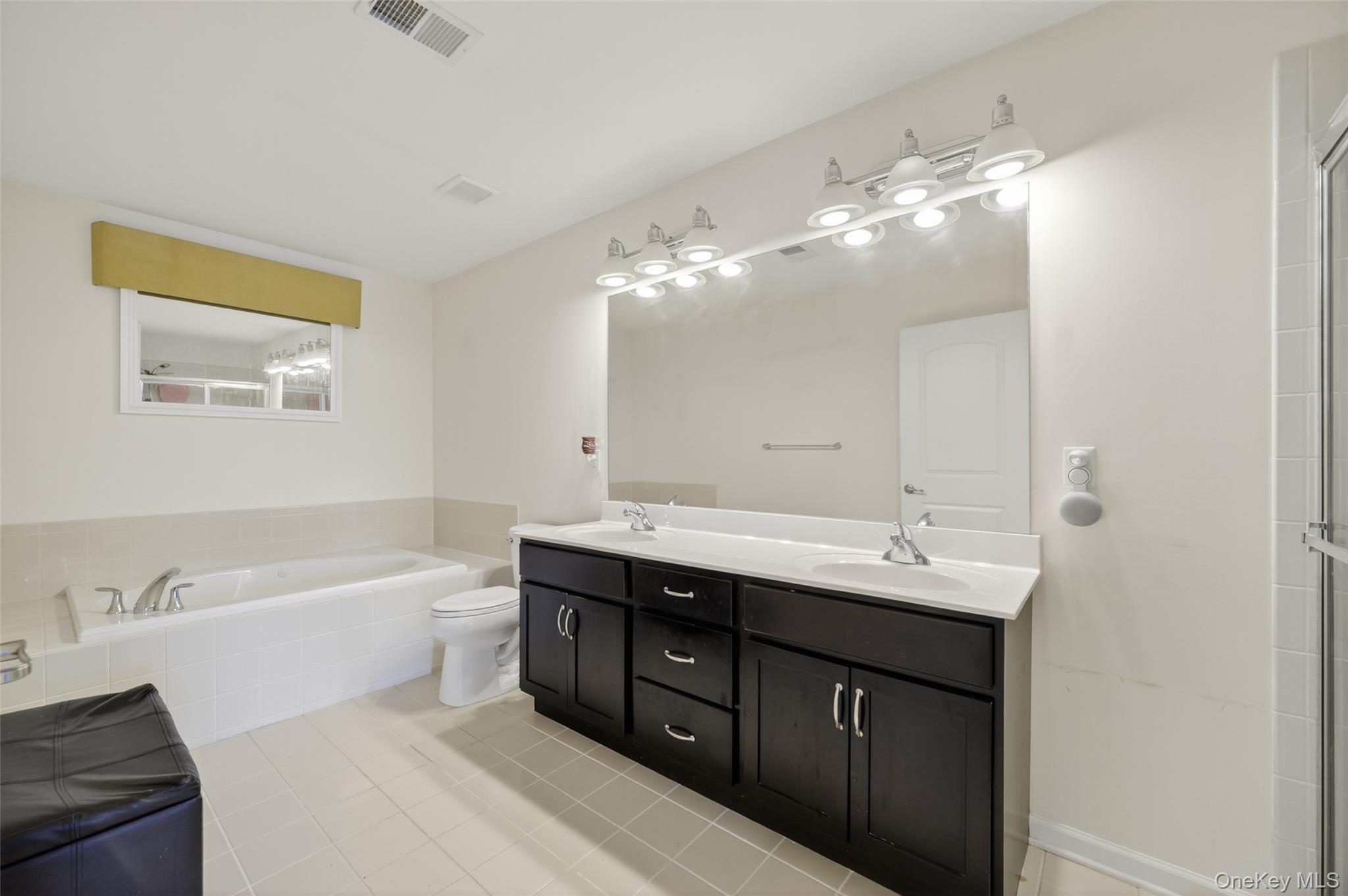 1802 Hawthorn Way, New Windsor, NY 12553