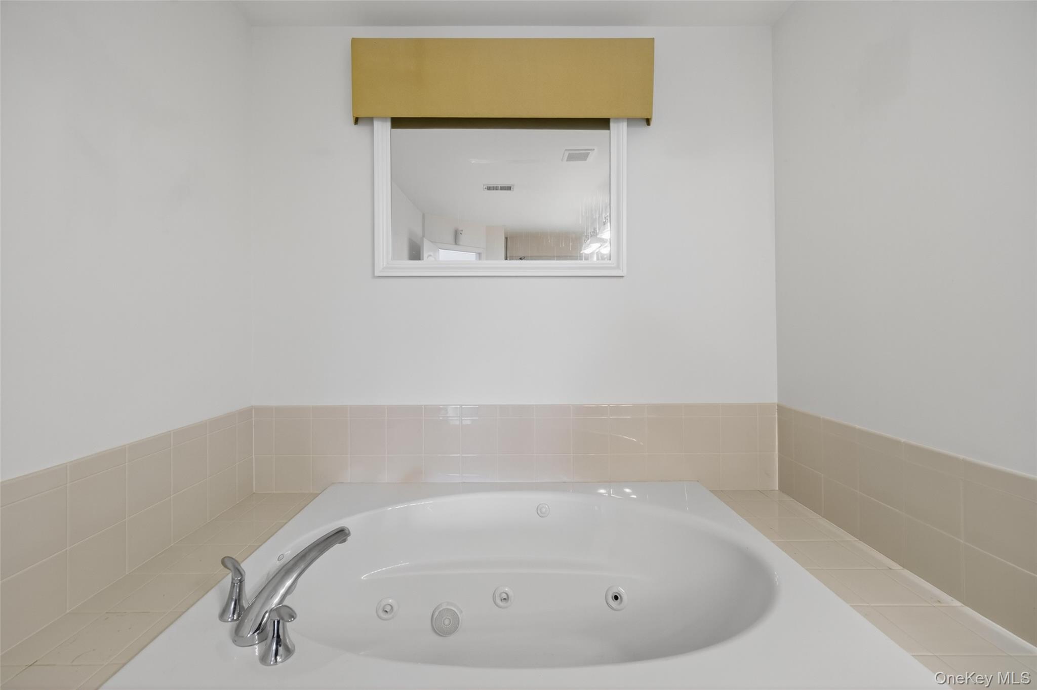 1802 Hawthorn Way, New Windsor, NY 12553