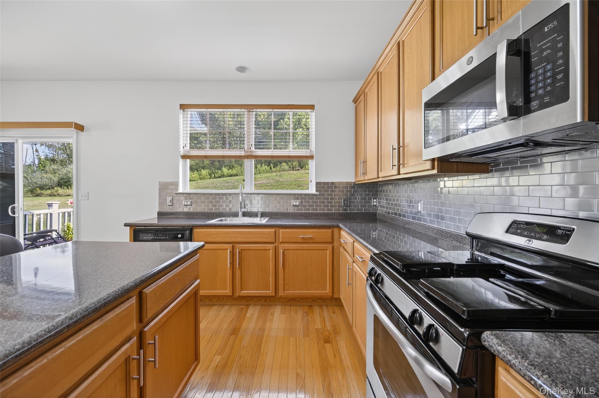 1802 Hawthorn Way, New Windsor, NY 12553