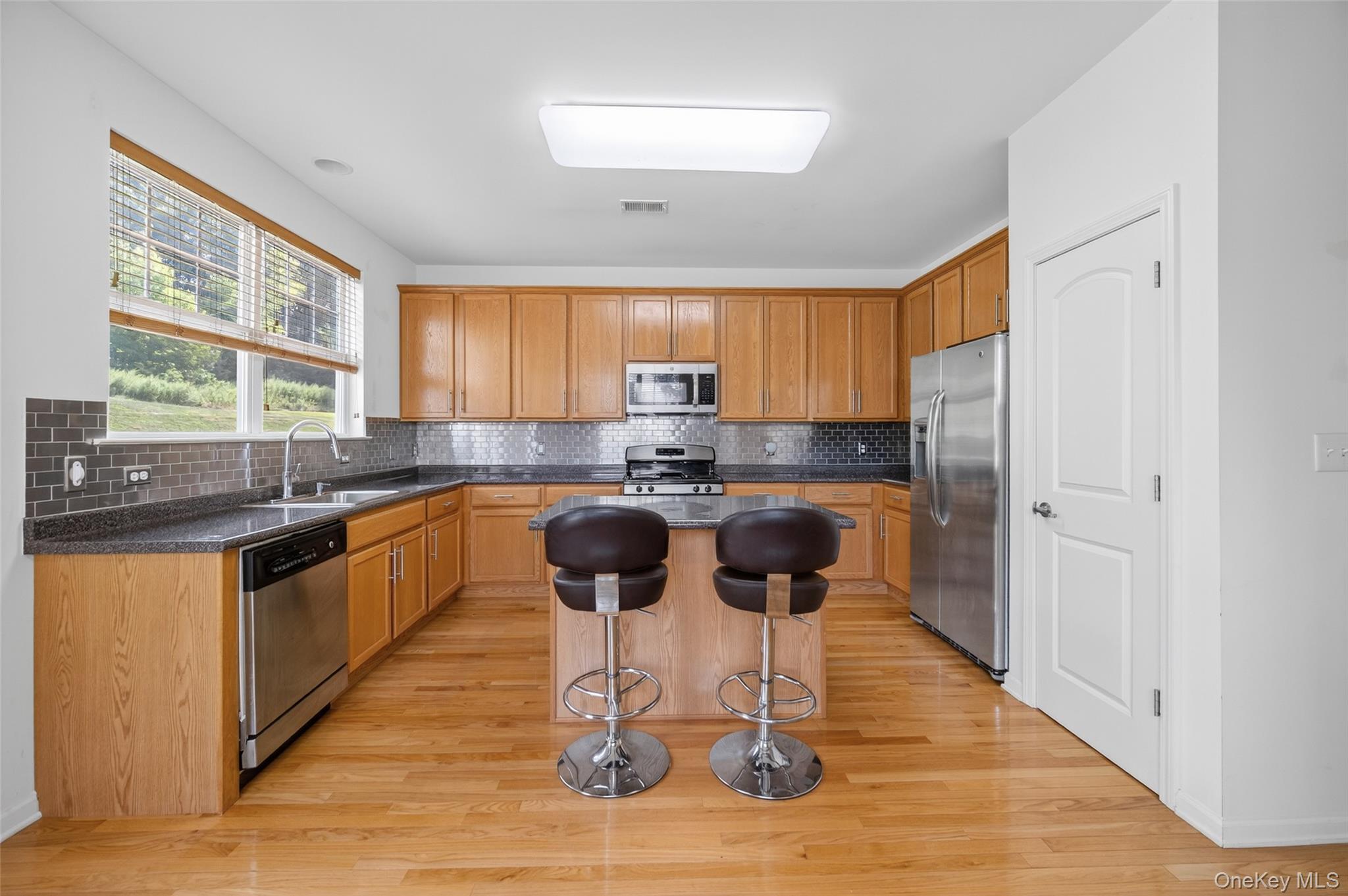 1802 Hawthorn Way, New Windsor, NY 12553