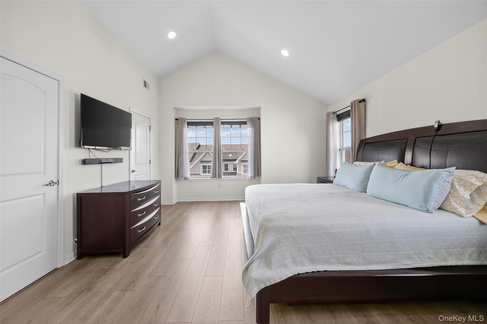 1802 Hawthorn Way, New Windsor, NY 12553