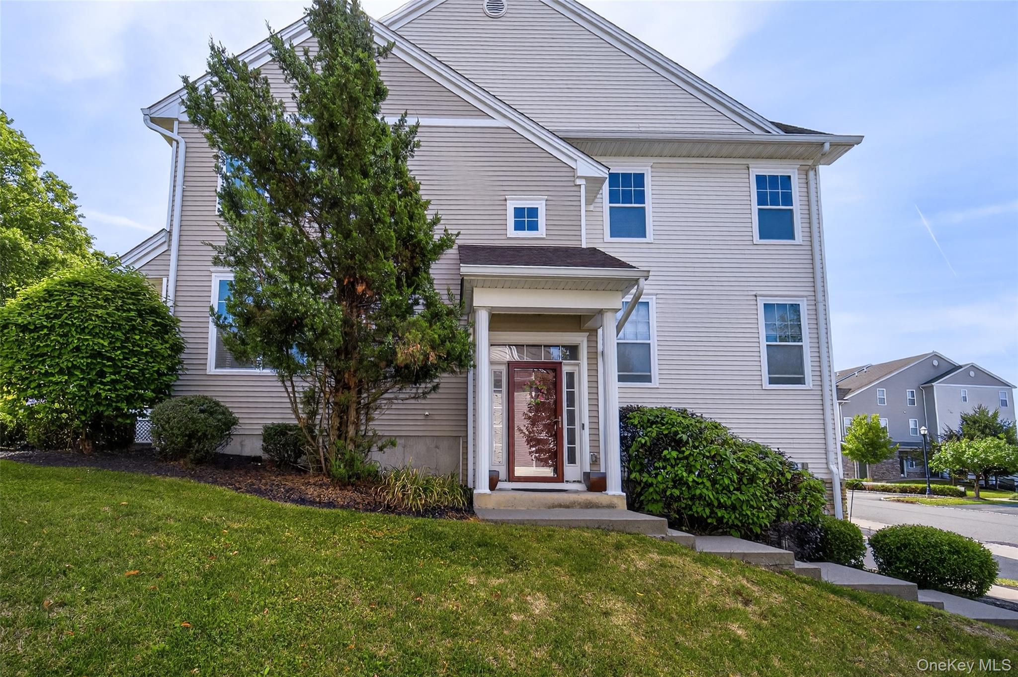 1802 Hawthorn Way, New Windsor, NY 12553