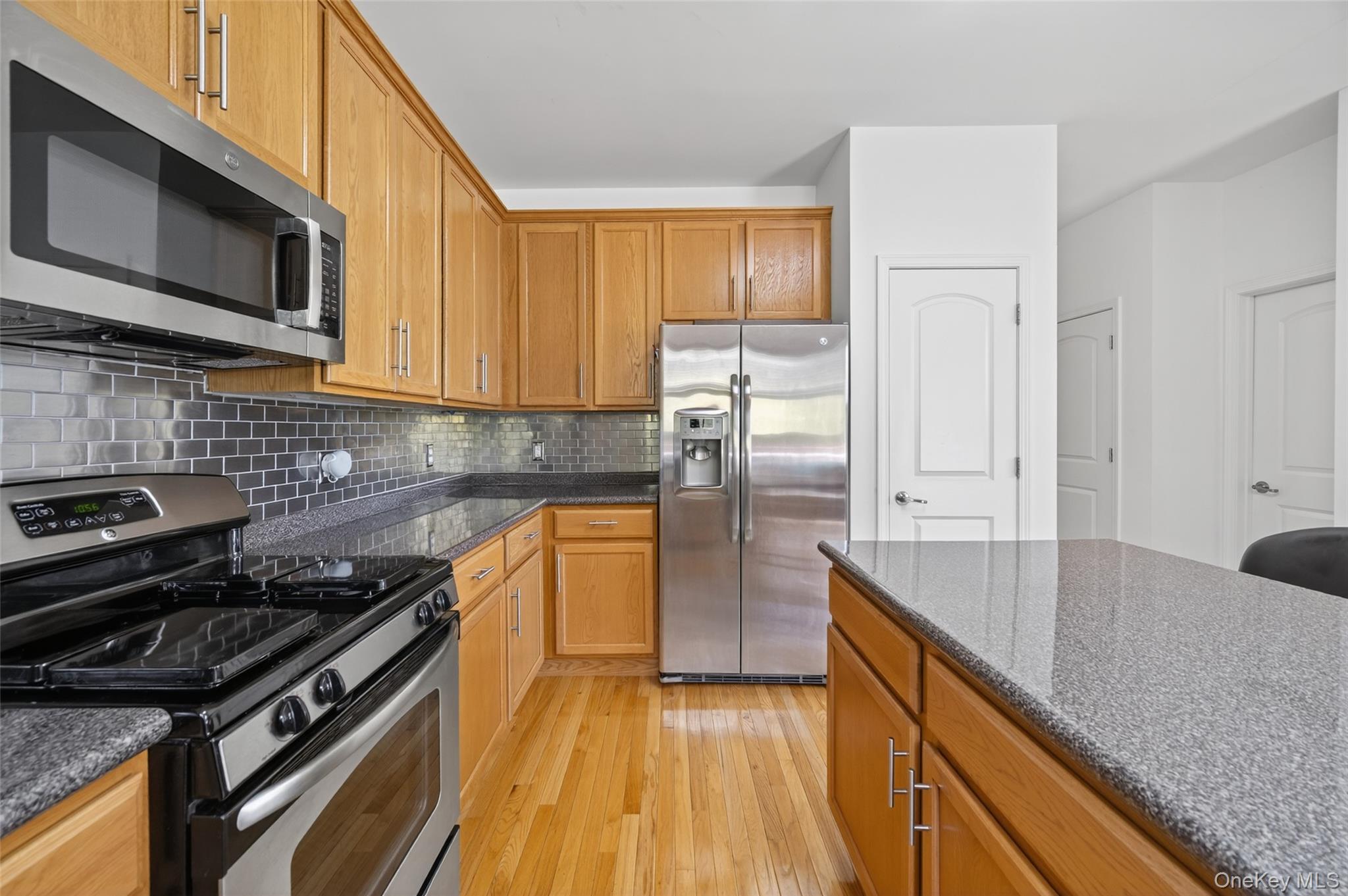 1802 Hawthorn Way, New Windsor, NY 12553