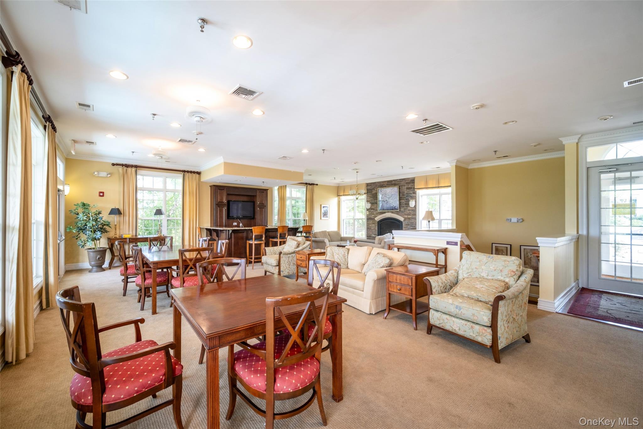 1802 Hawthorn Way, New Windsor, NY 12553