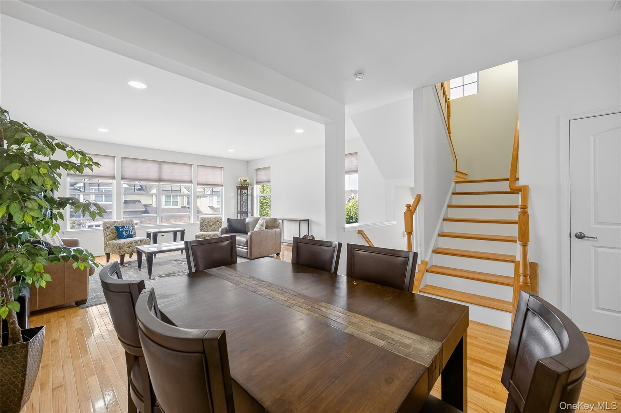 1802 Hawthorn Way, New Windsor, NY 12553