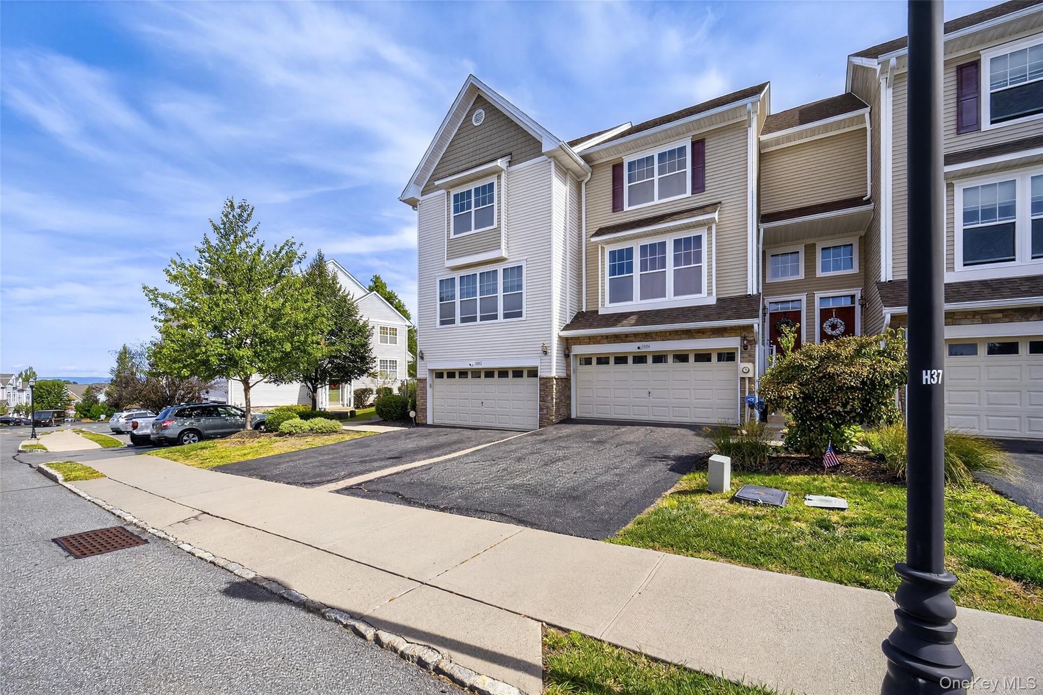 1802 Hawthorn Way, New Windsor, NY 12553