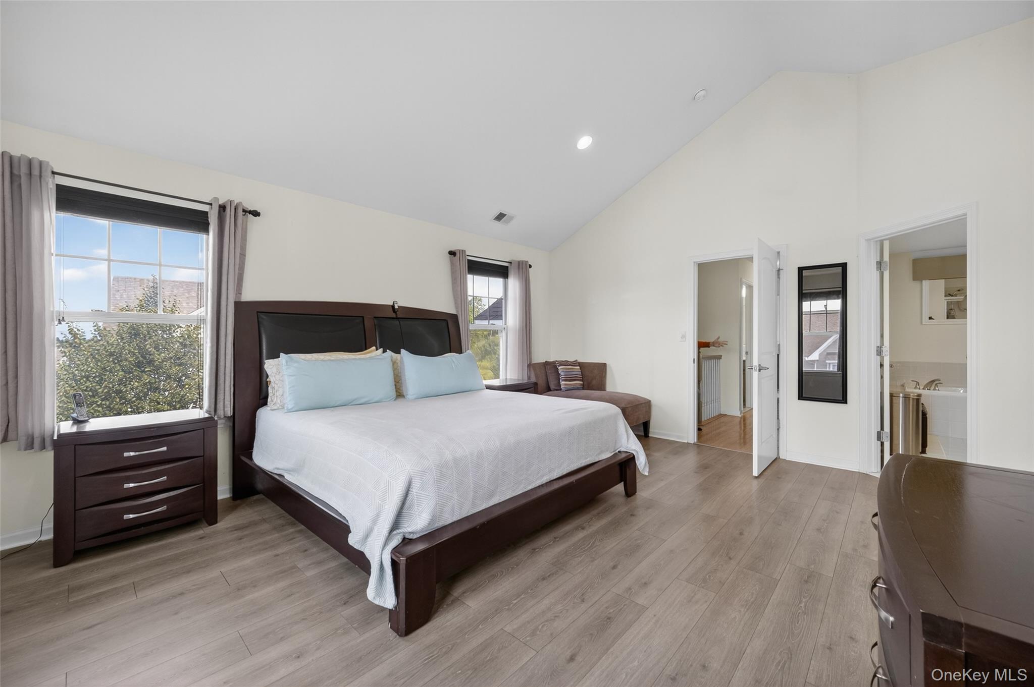 1802 Hawthorn Way, New Windsor, NY 12553