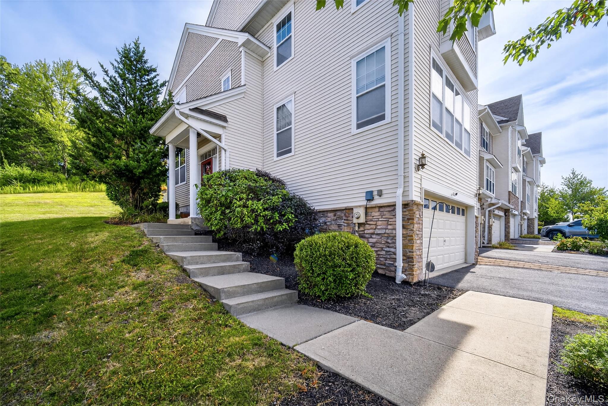 1802 Hawthorn Way, New Windsor, NY 12553