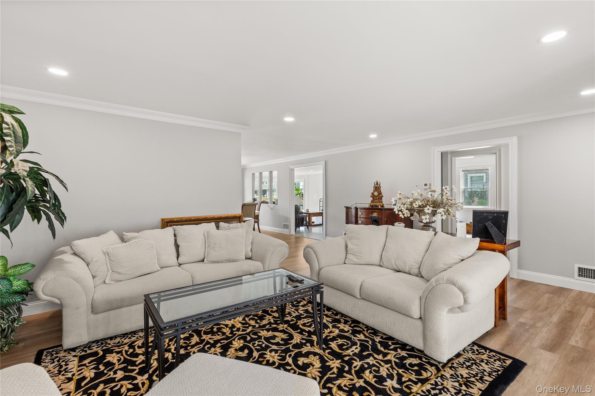 173 Tahlulah Lane, West Islip, NY 11795