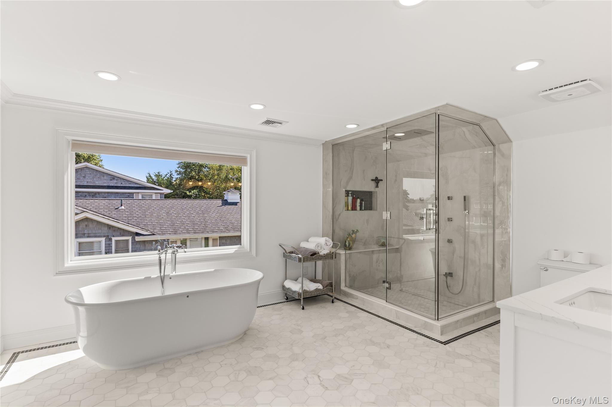 173 Tahlulah Lane, West Islip, NY 11795