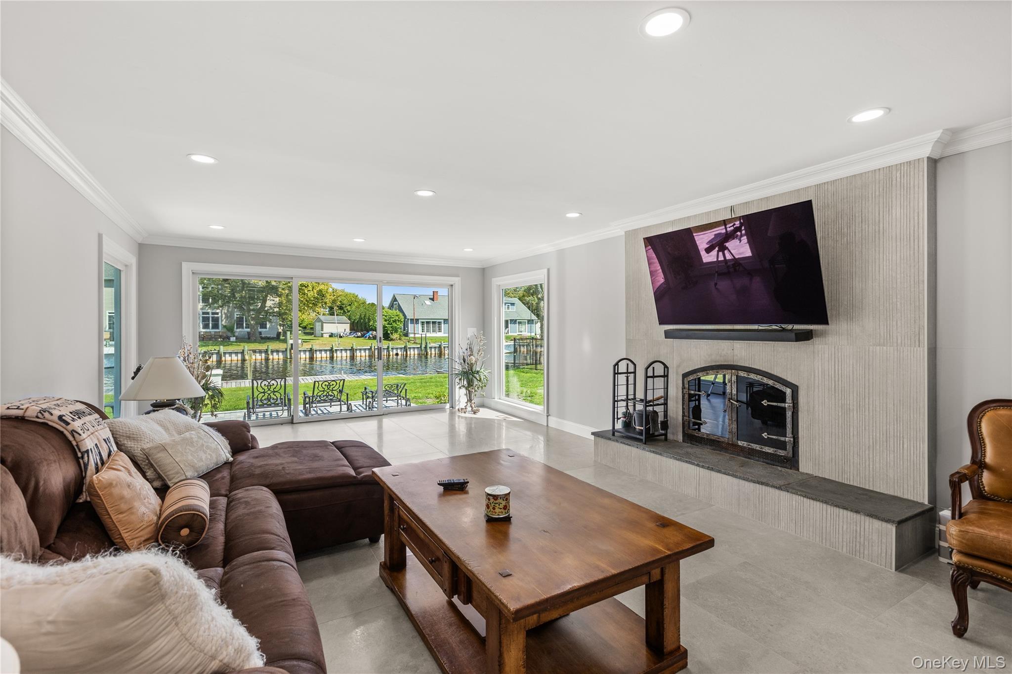 173 Tahlulah Lane, West Islip, NY 11795