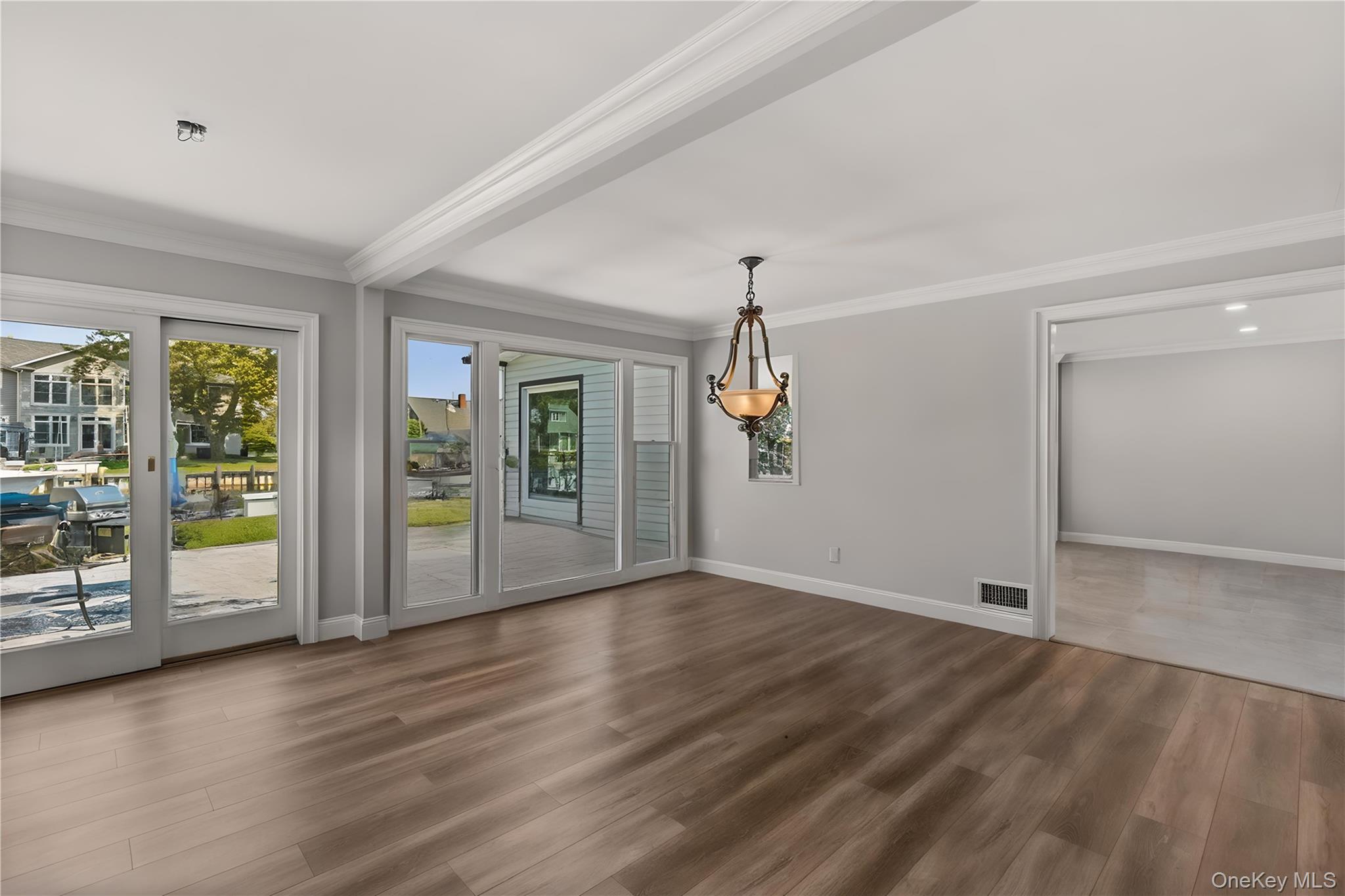 173 Tahlulah Lane, West Islip, NY 11795