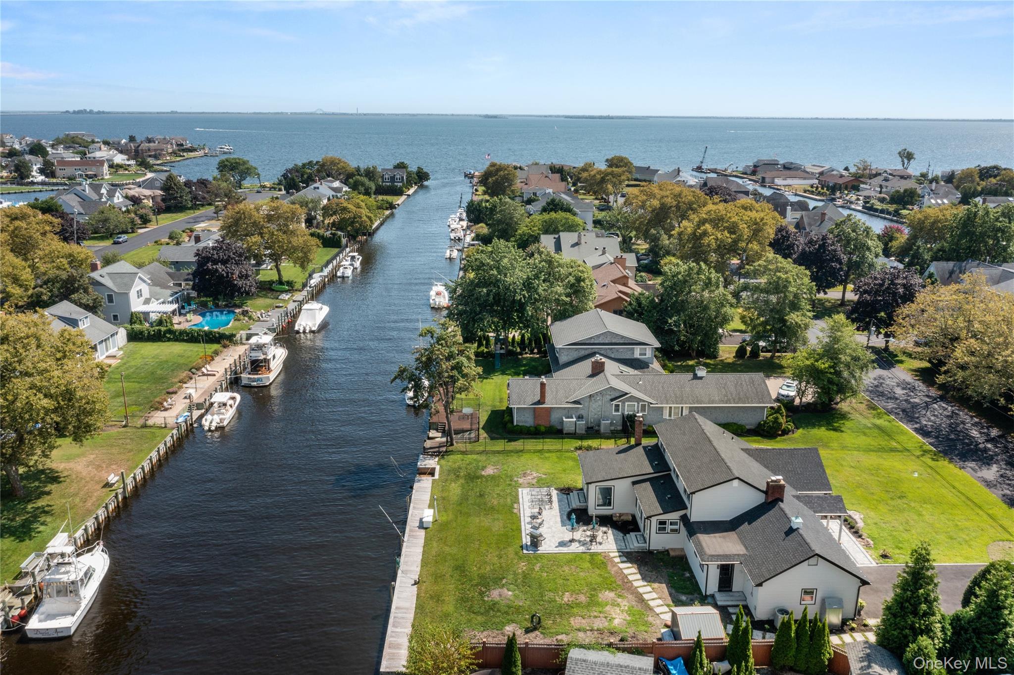 173 Tahlulah Lane, West Islip, NY 11795