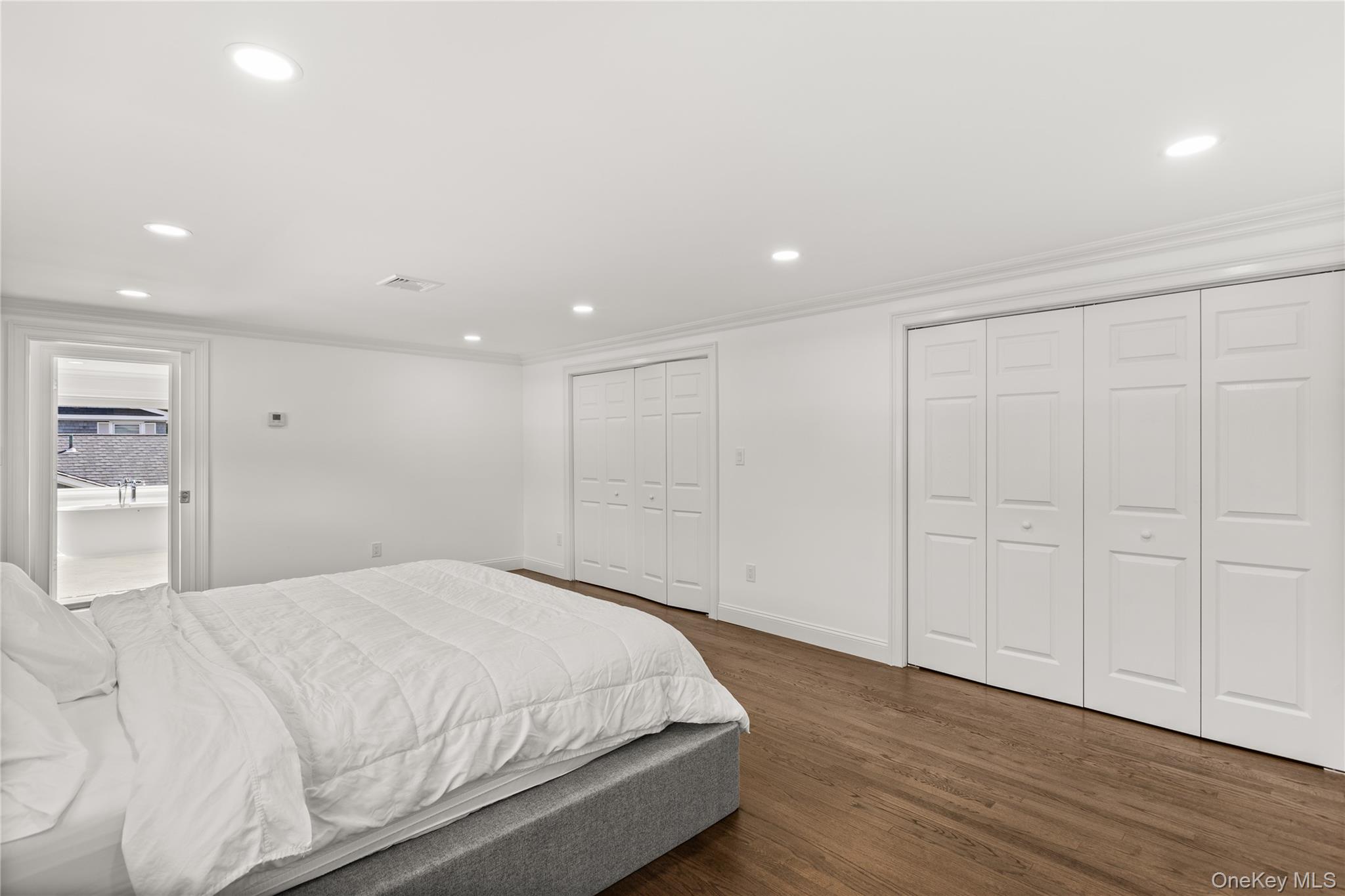 173 Tahlulah Lane, West Islip, NY 11795