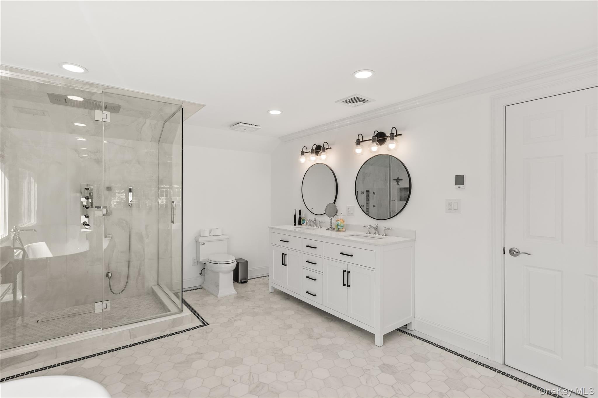 173 Tahlulah Lane, West Islip, NY 11795