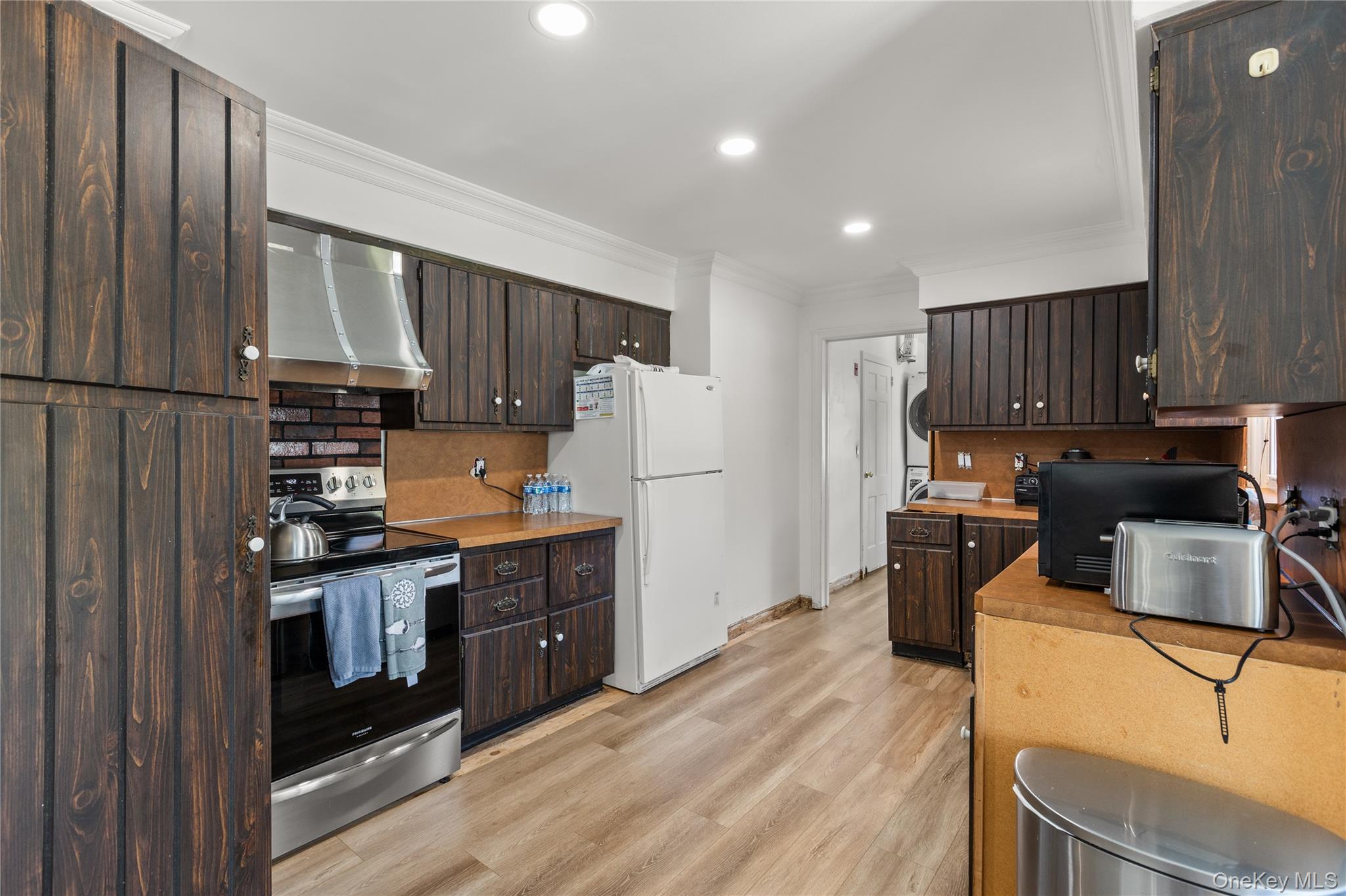 173 Tahlulah Lane, West Islip, NY 11795