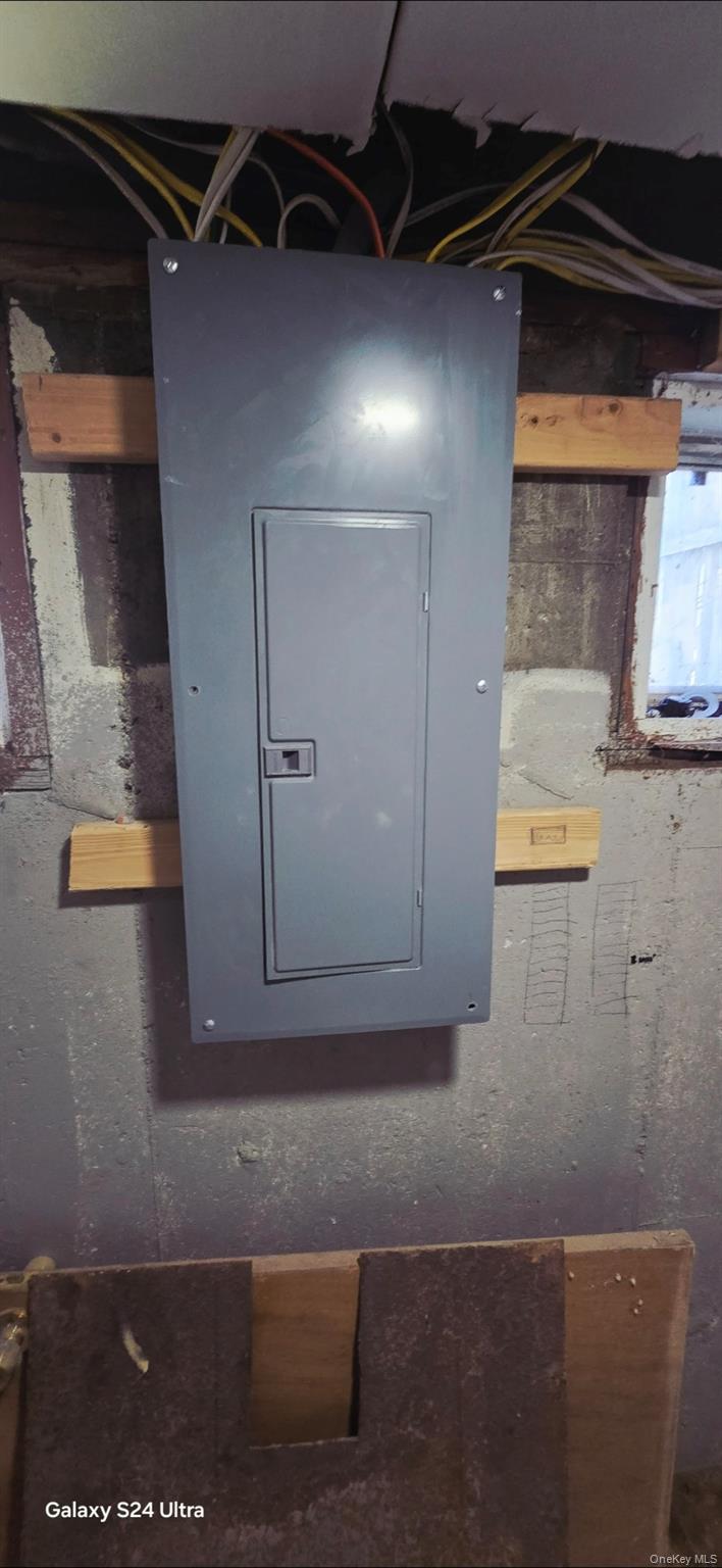 125 Burlington Avenue, Deer Park, NY 11729