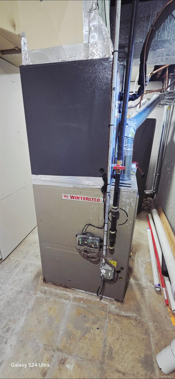 125 Burlington Avenue, Deer Park, NY 11729