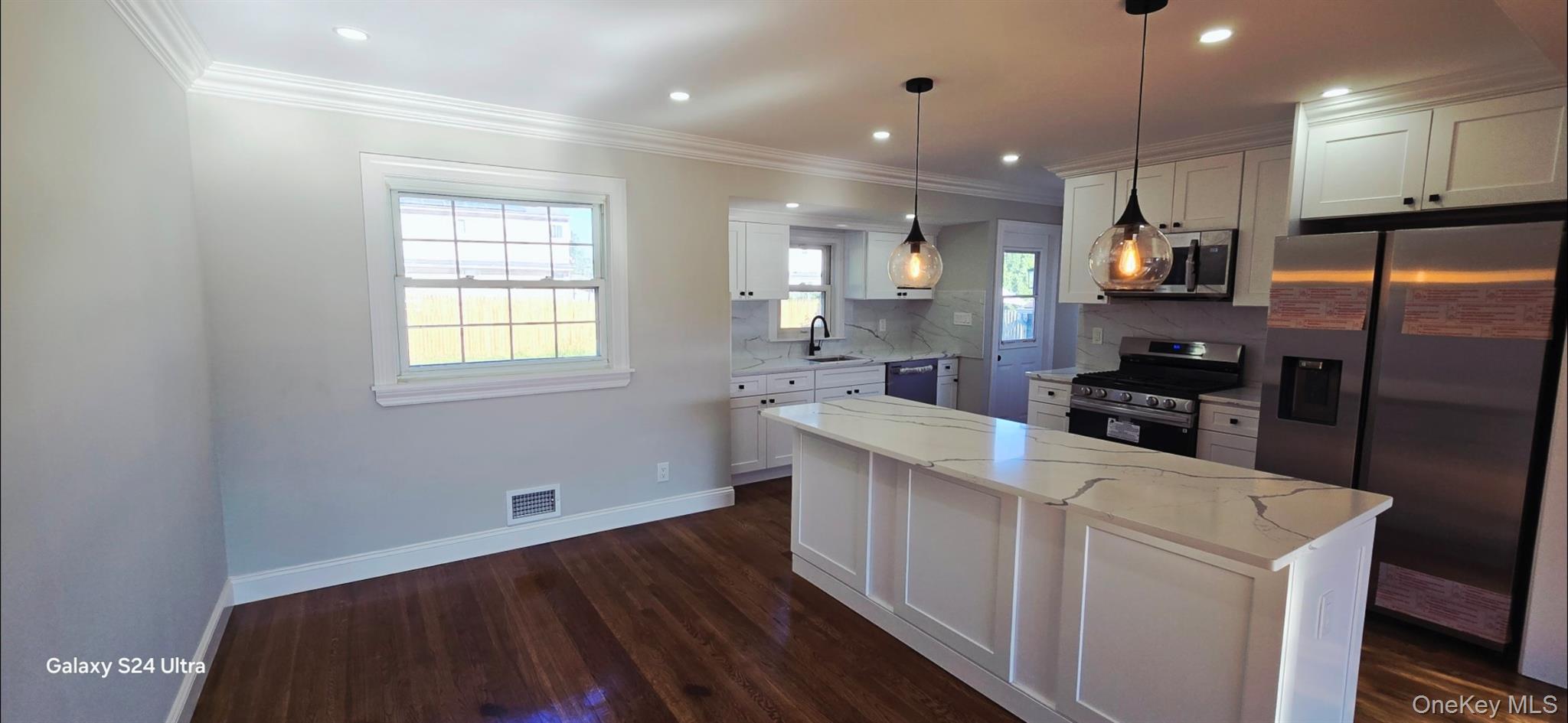 125 Burlington Avenue, Deer Park, NY 11729